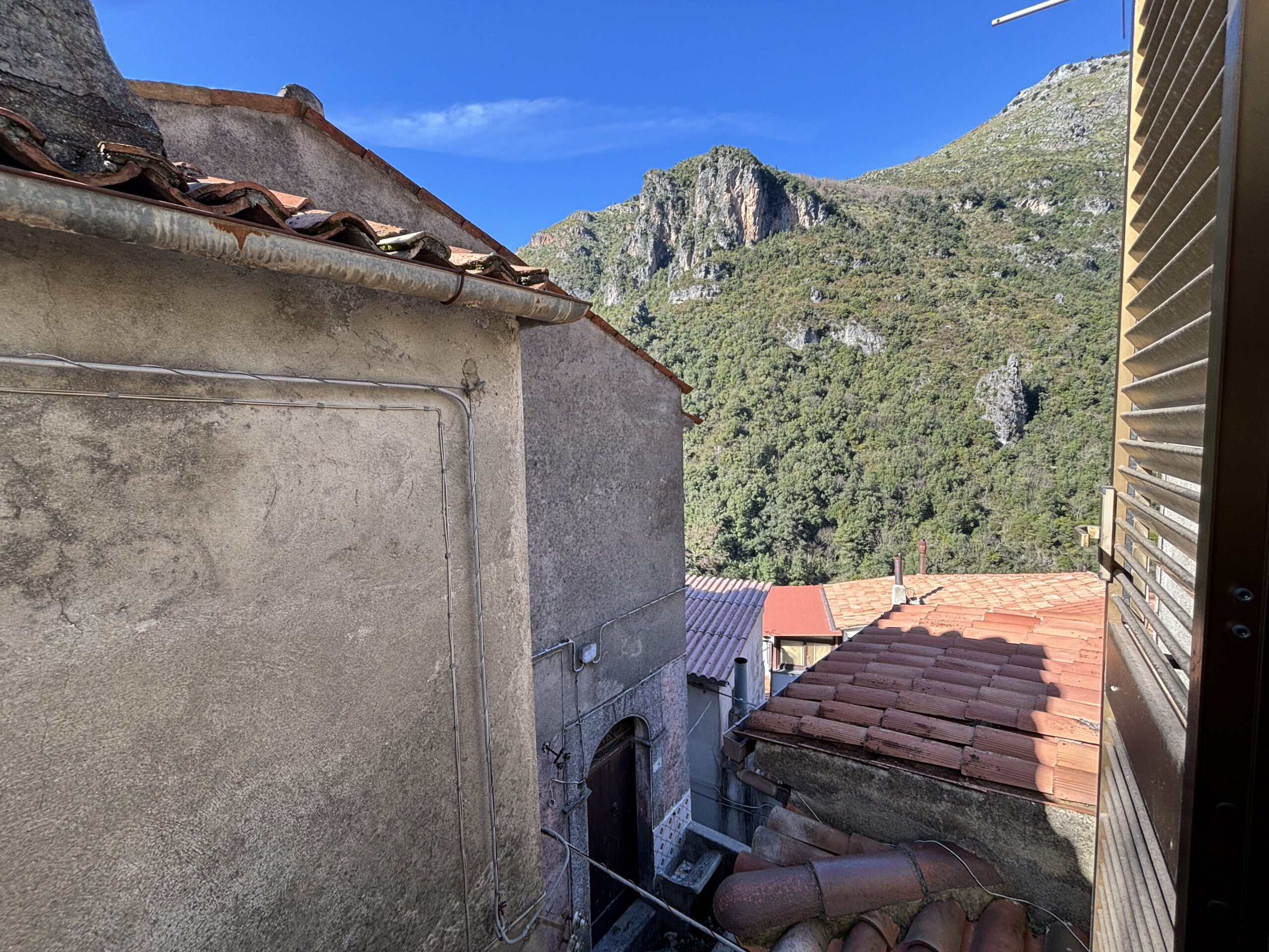 Orsomarso development - House to be renovated, Additional building, Basement, Close to Pollino Rafting.