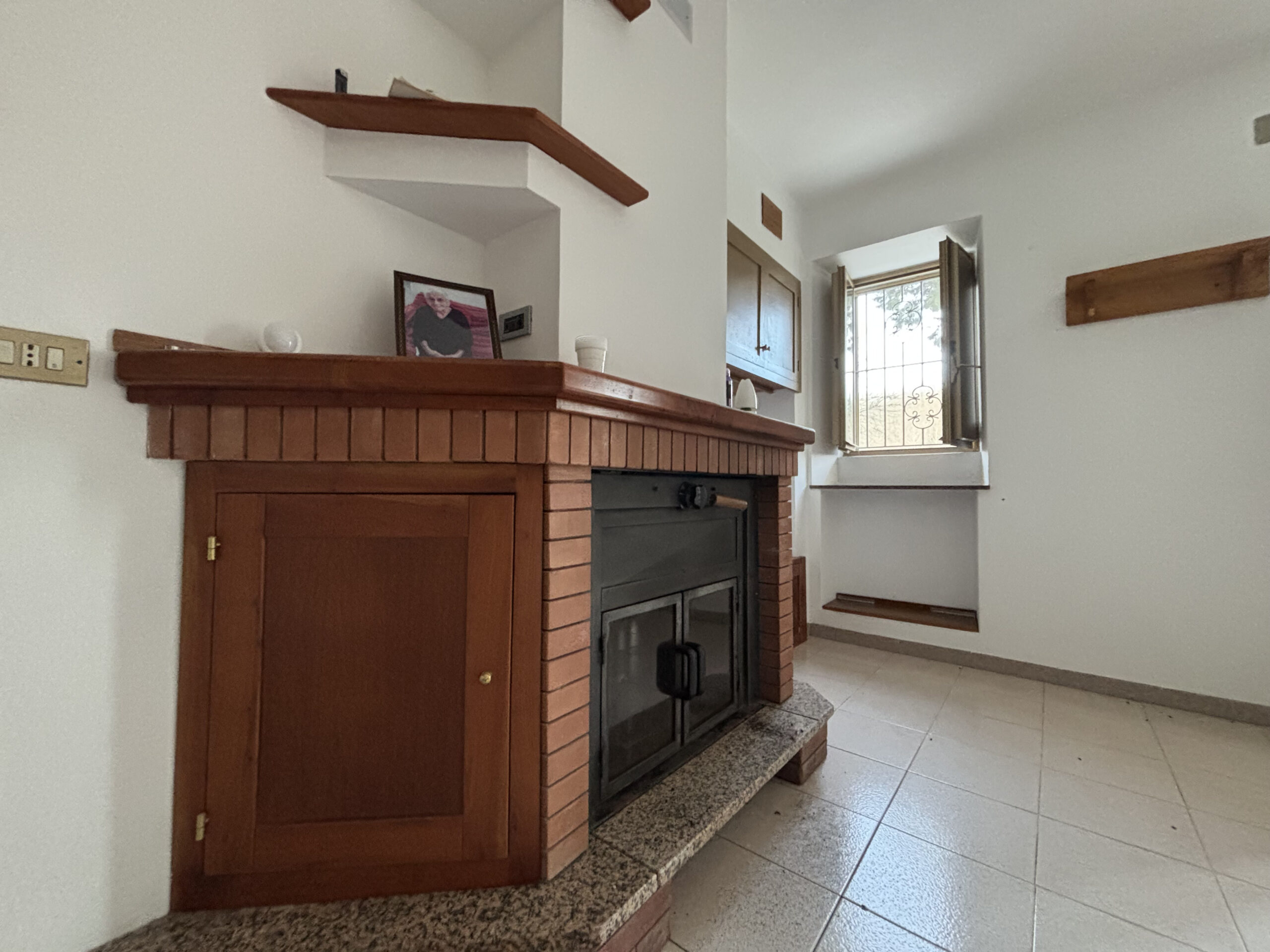 Villa 200m² Lauria Pecorone - Plot 4000m², 2 Kitchens, Fireplaces, Close to Lago Sirino and Pollino.