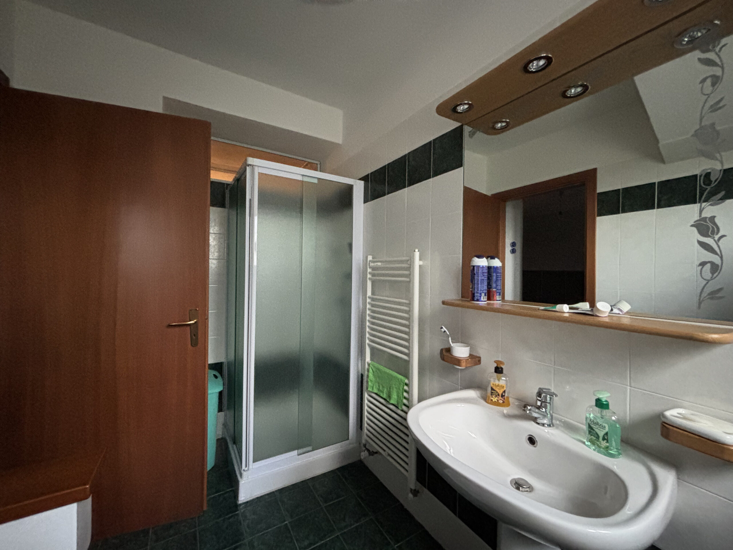 Villa 200m² Lauria Pecorone - Plot 4000m², 2 Kitchens, Fireplaces, Close to Lago Sirino and Pollino.