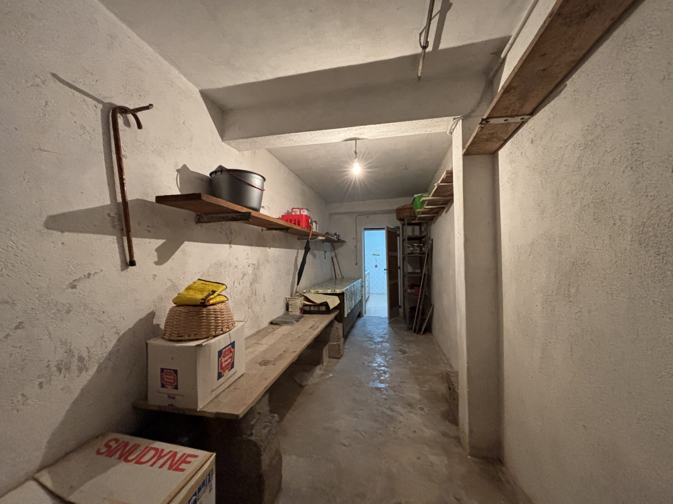 Villa 200m² Lauria Pecorone - Plot 4000m², 2 Kitchens, Fireplaces, Close to Lago Sirino and Pollino.