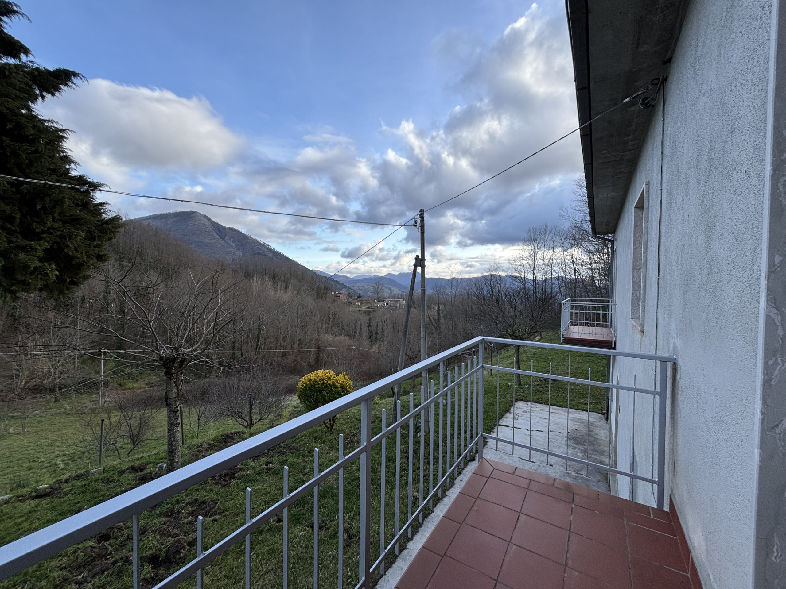 Villa 200m² Lauria Pecorone - Plot 4000m², 2 Kitchens, Fireplaces, Close to Lago Sirino and Pollino.