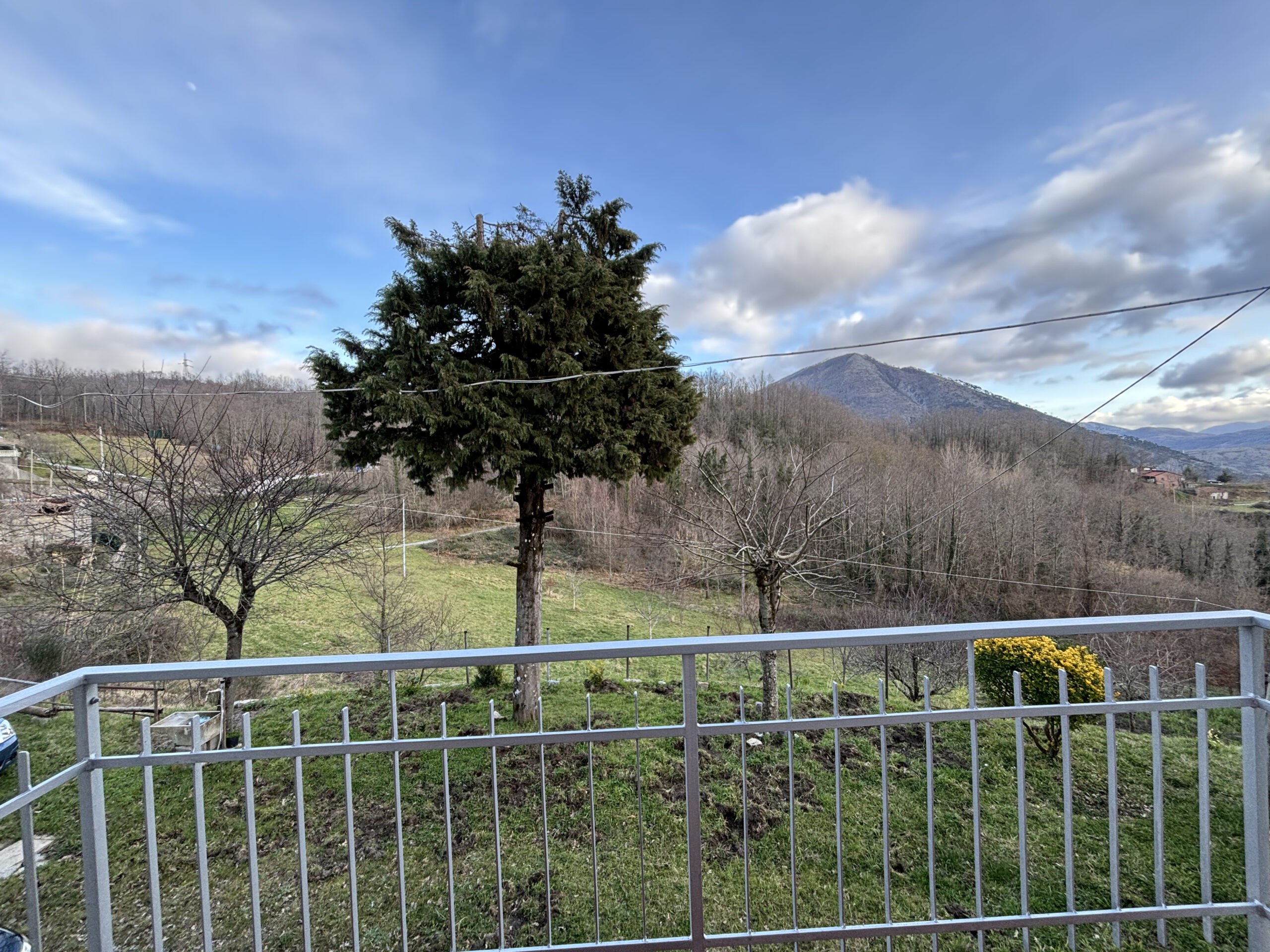 Villa 200m² Lauria Pecorone - Plot 4000m², 2 Kitchens, Fireplaces, Close to Lago Sirino and Pollino.