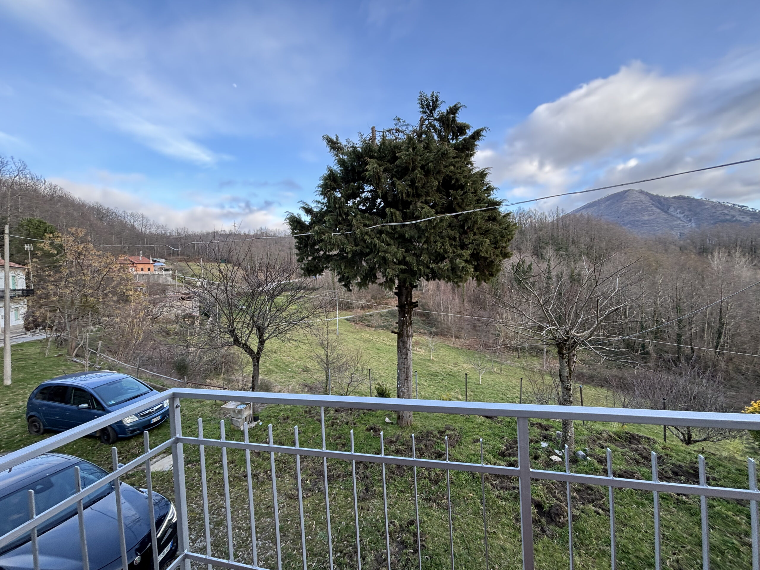 Villa 200m² Lauria Pecorone - Plot 4000m², 2 Kitchens, Fireplaces, Close to Lago Sirino and Pollino.