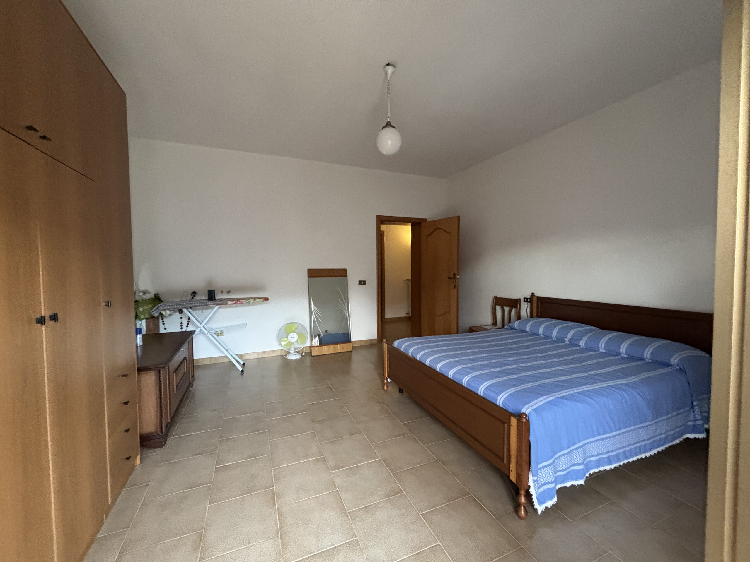 Villa 200m² Lauria Pecorone - Plot 4000m², 2 Kitchens, Fireplaces, Close to Lago Sirino and Pollino.