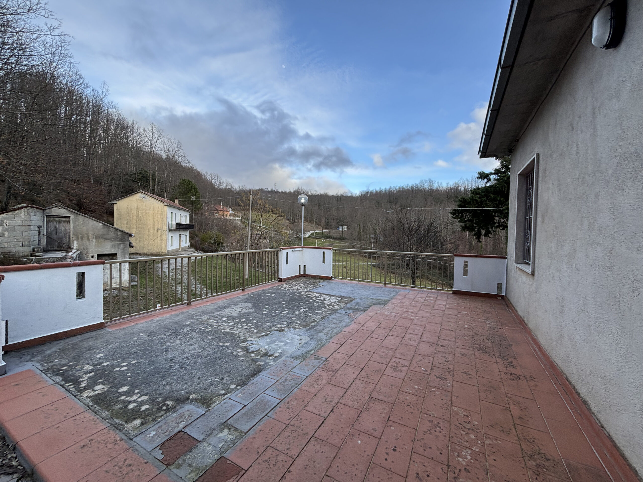 Villa 200m² Lauria Pecorone - Plot 4000m², 2 Kitchens, Fireplaces, Close to Lago Sirino and Pollino.