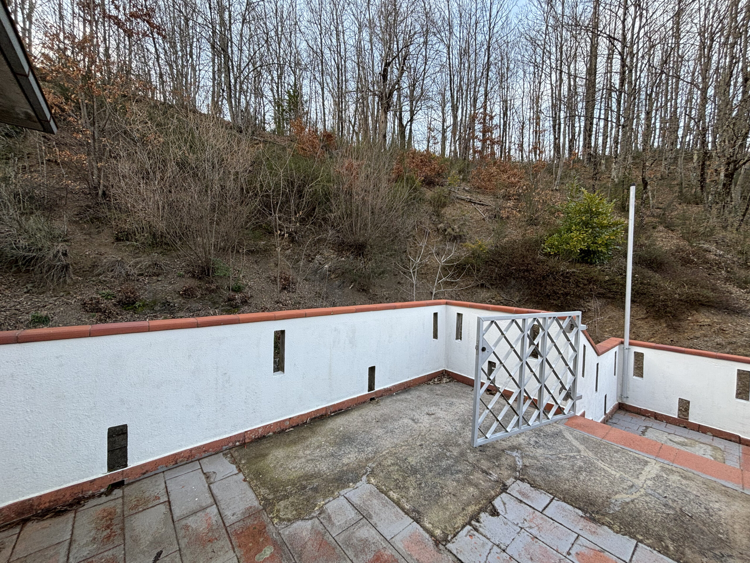Villa 200m² Lauria Pecorone - Plot 4000m², 2 Kitchens, Fireplaces, Close to Lago Sirino and Pollino.