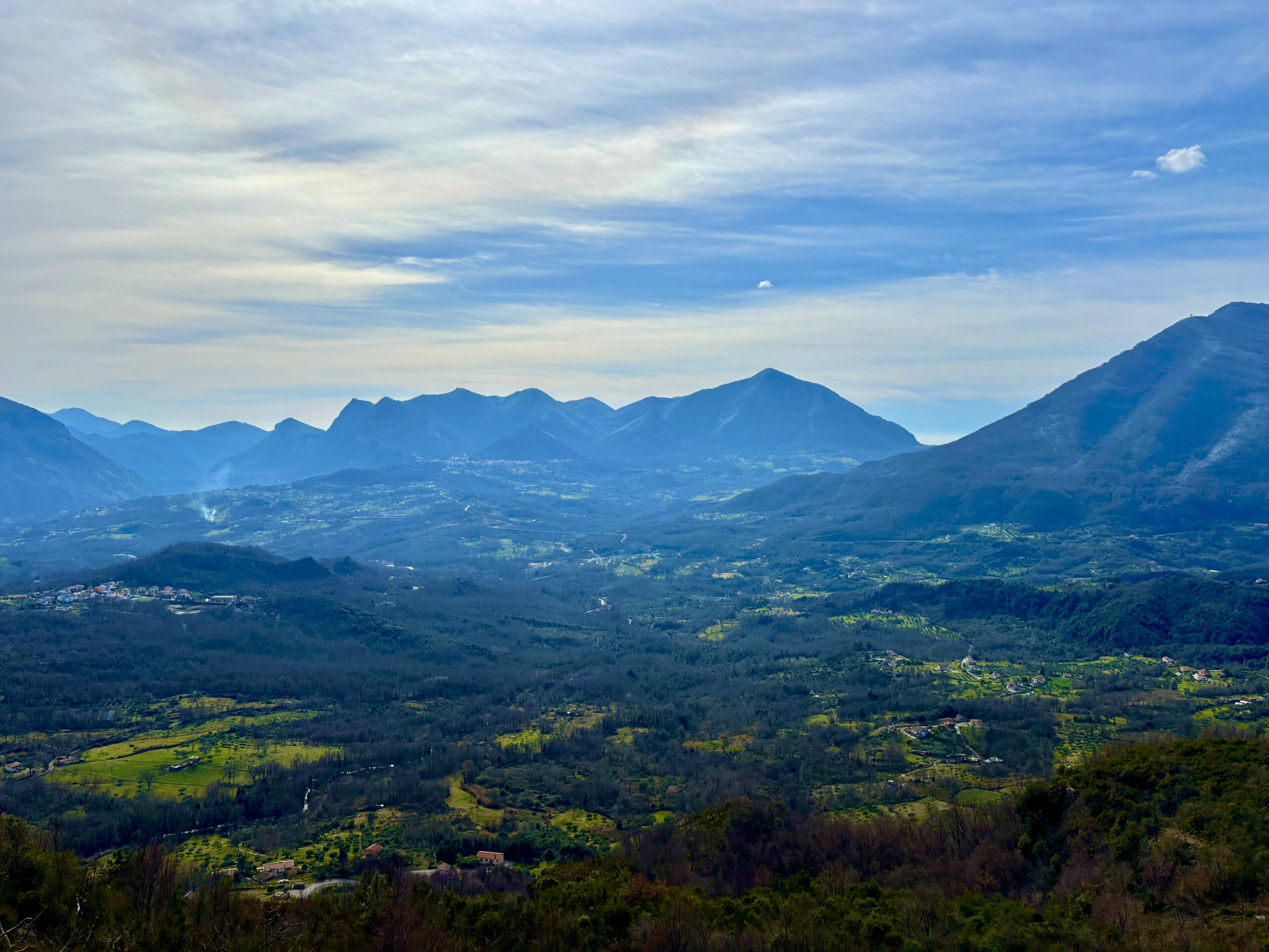 Villa 200m² Lauria Pecorone - Plot 4000m², 2 Kitchens, Fireplaces, Close to Lago Sirino and Pollino.