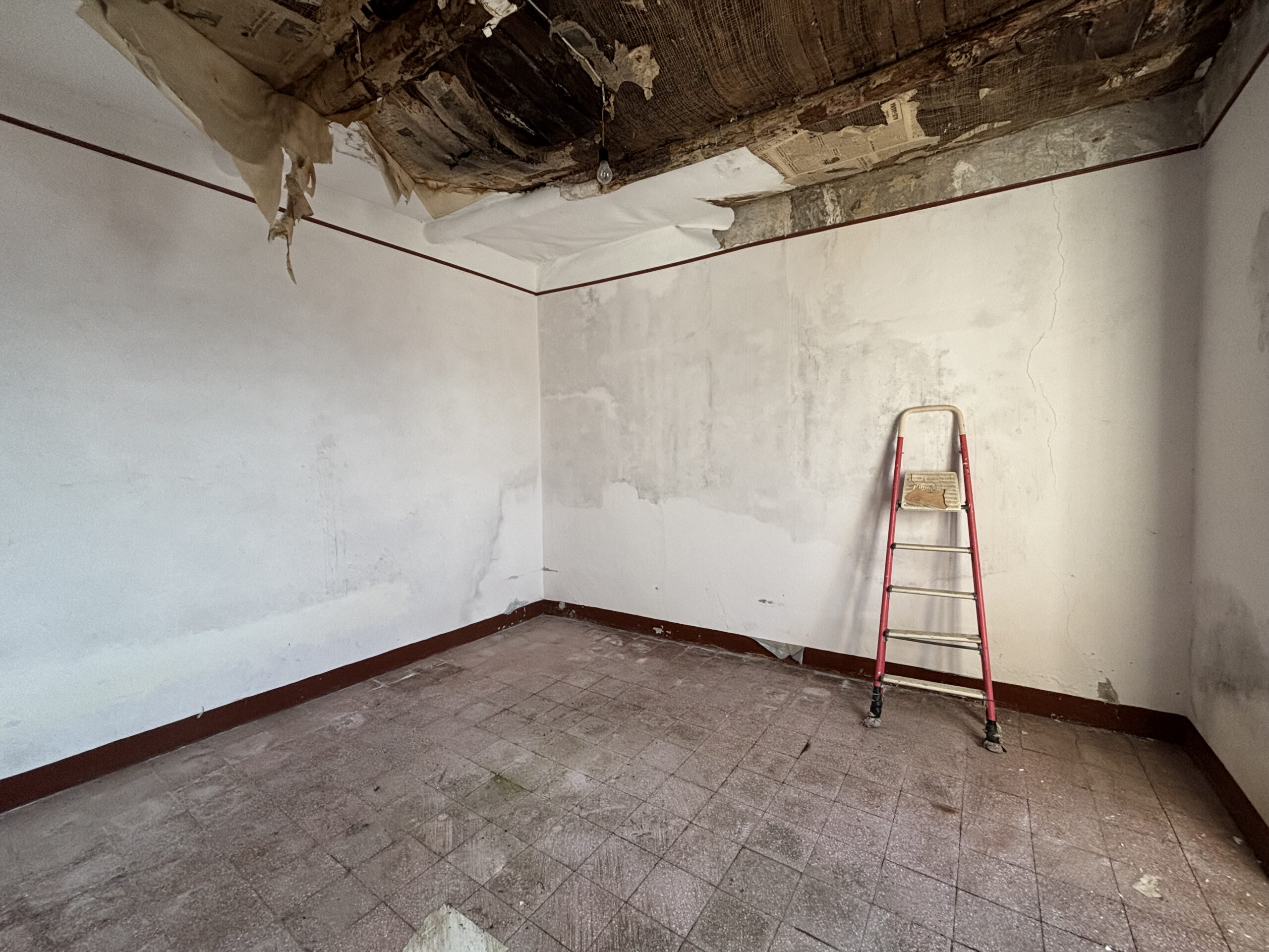 Home for Major Renovation Lauria - Investment in Historic Center with Views of the Valley and Basilicata Mountains.