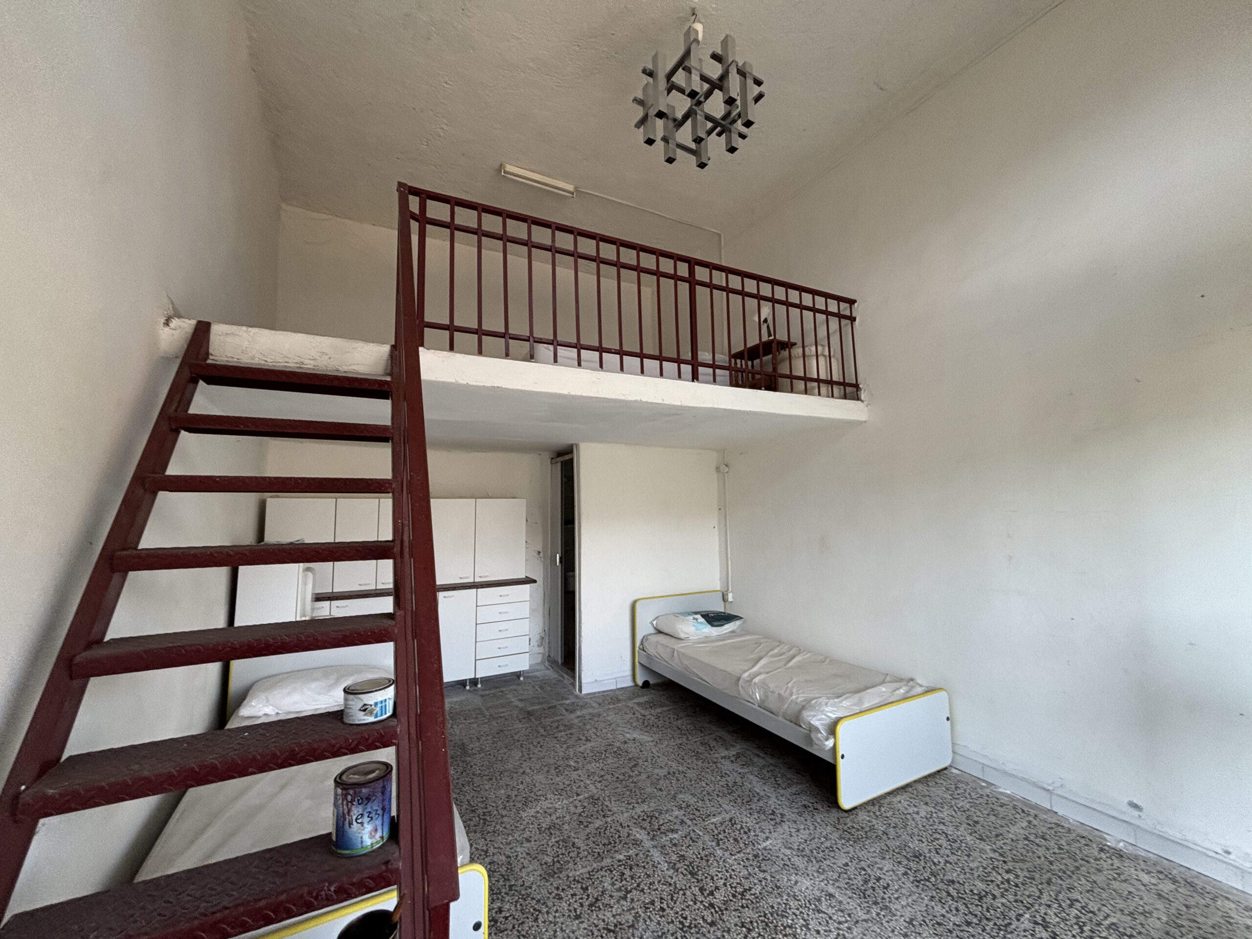 Locale a Tortora Ristrutturazione - Potenziale Studio con Soppalco, Investimento in Affitto Calabria.