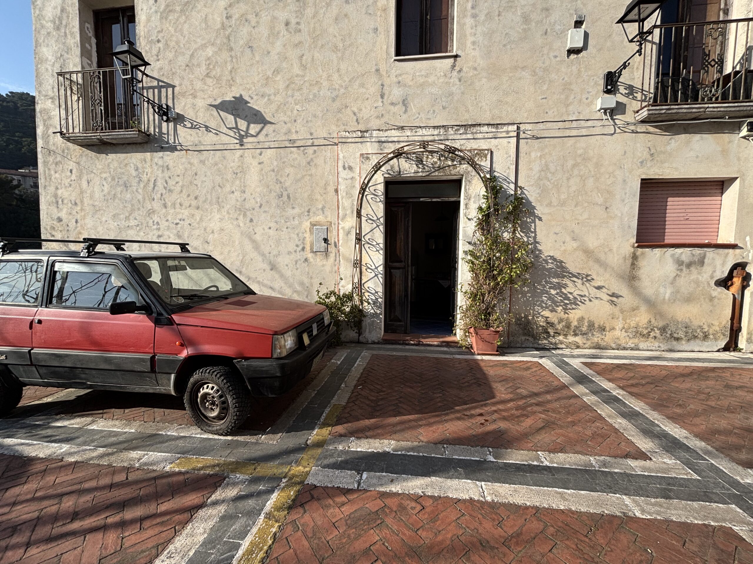 Tortora duplex flat - Medieval Centre, Tyrrhenian Sea view, Investment.