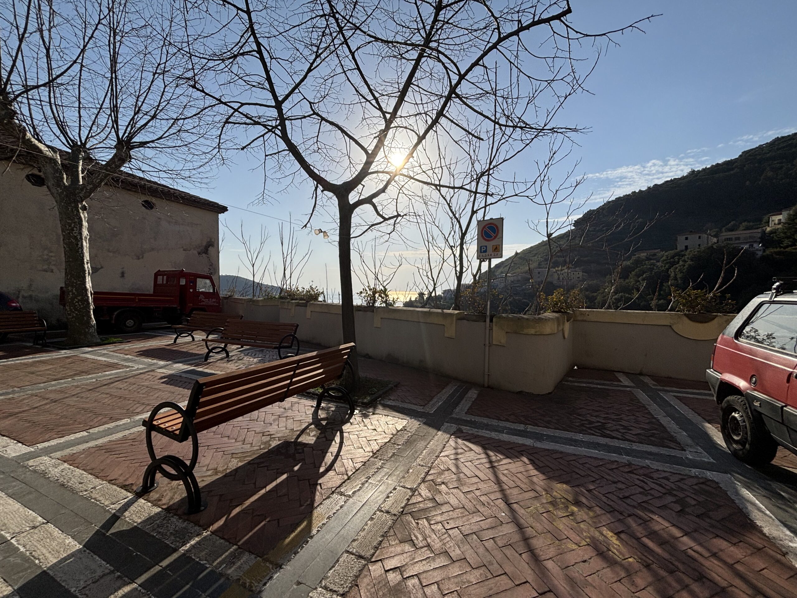 Tortora duplex flat - Medieval Centre, Tyrrhenian Sea view, Investment.