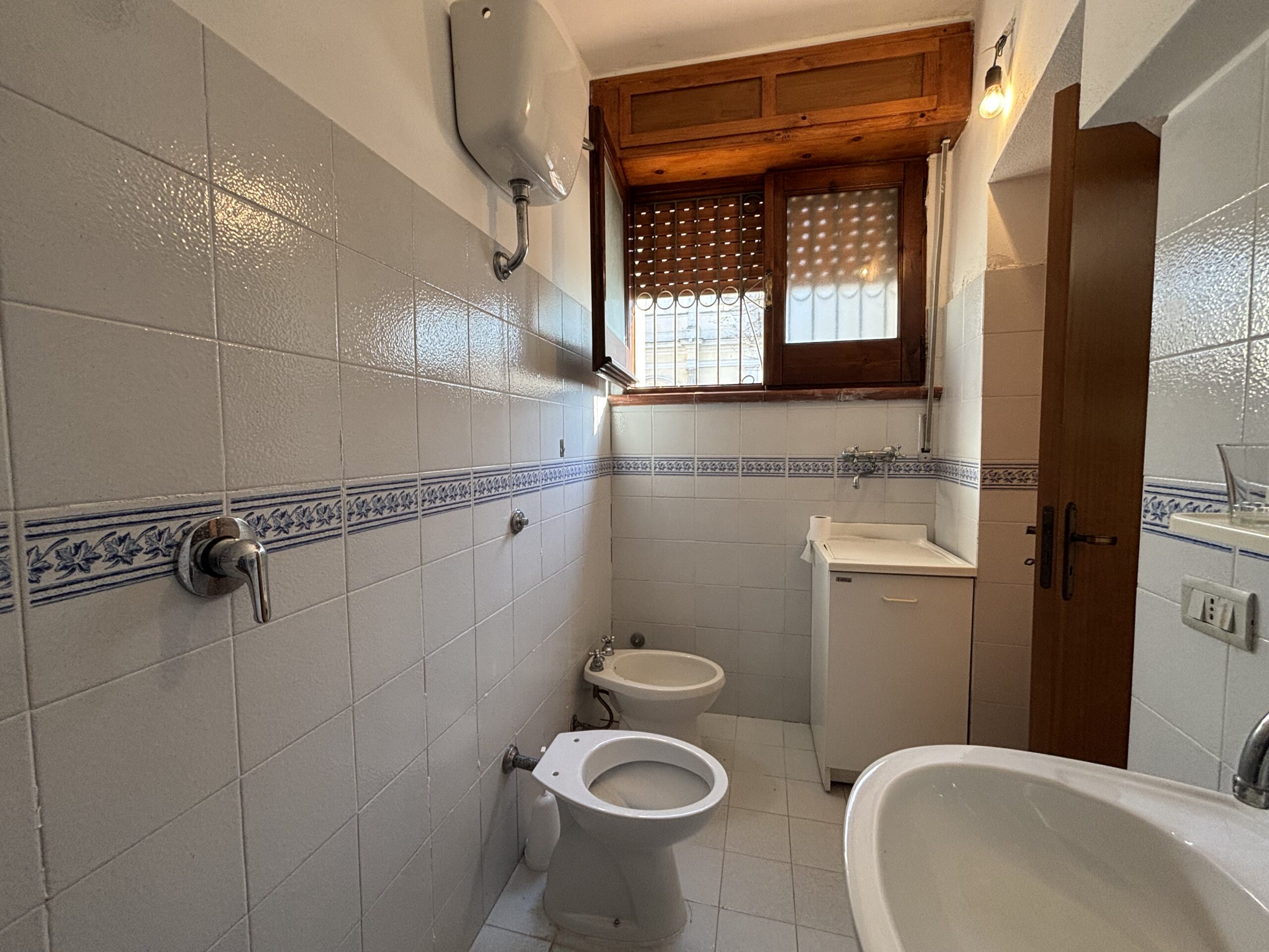 Tortora duplex flat - Medieval Centre, Tyrrhenian Sea view, Investment.