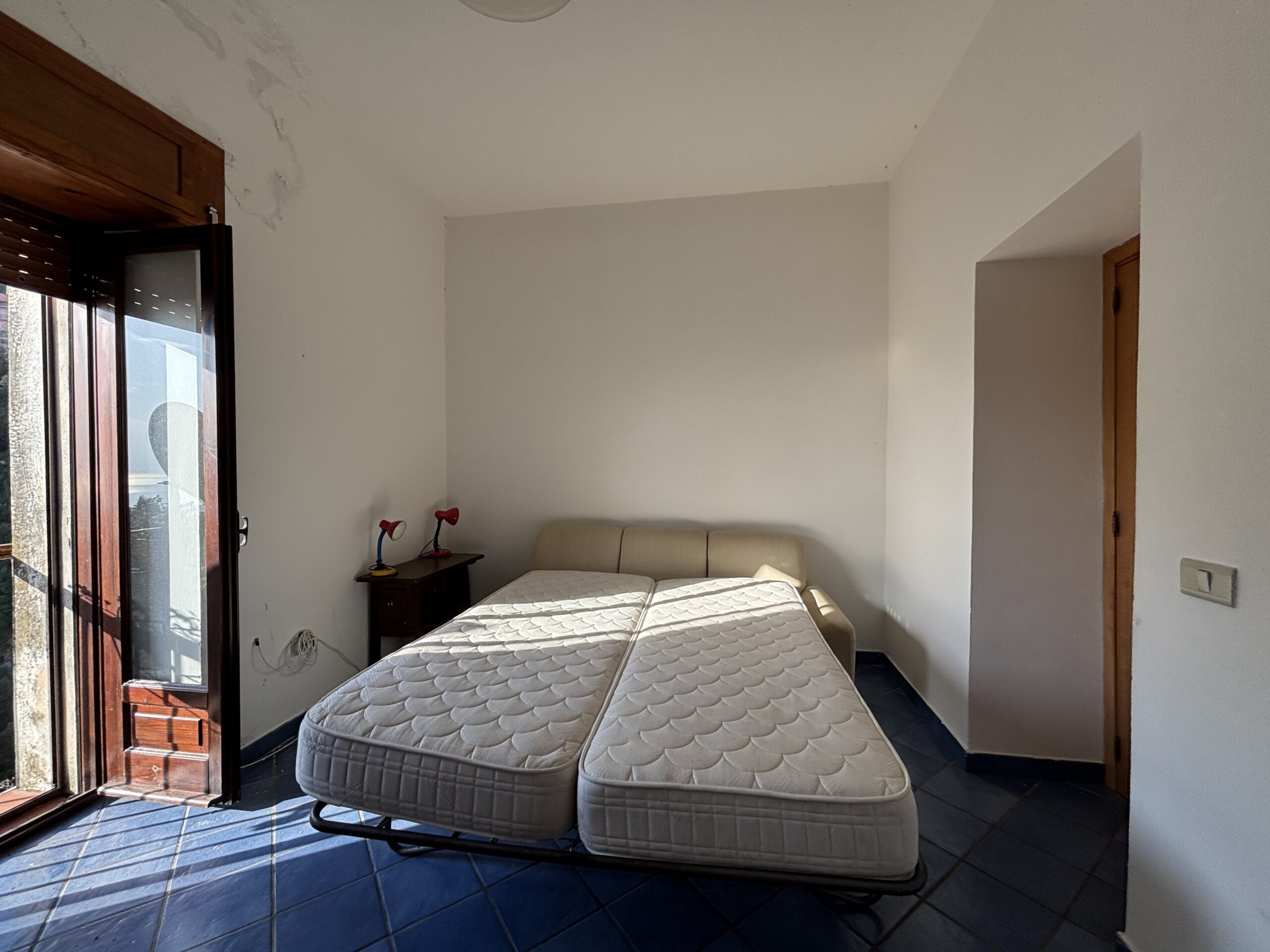 Tortora duplex flat - Medieval Centre, Tyrrhenian Sea view, Investment.