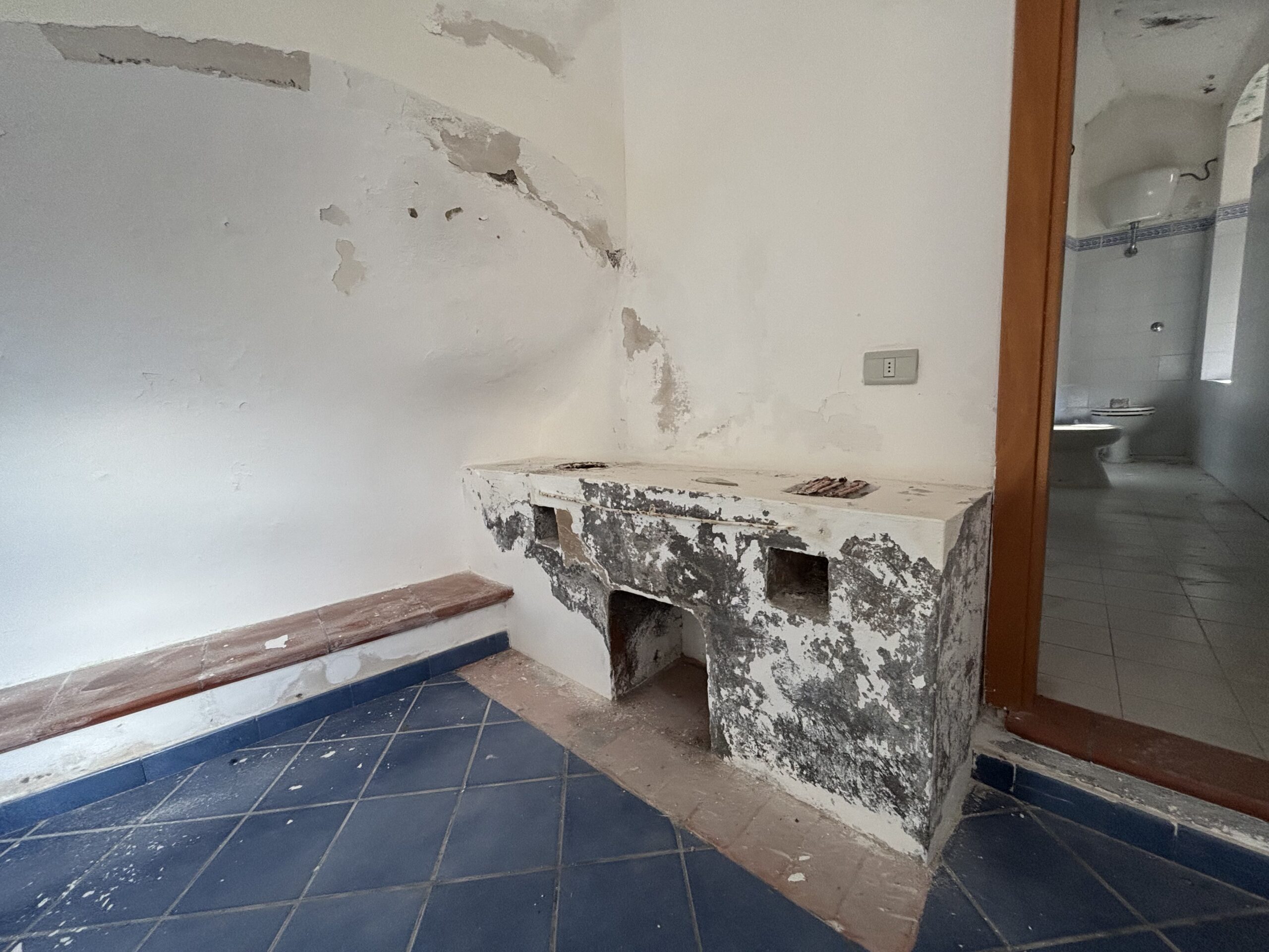 Tortora duplex flat - Medieval Centre, Tyrrhenian Sea view, Investment.