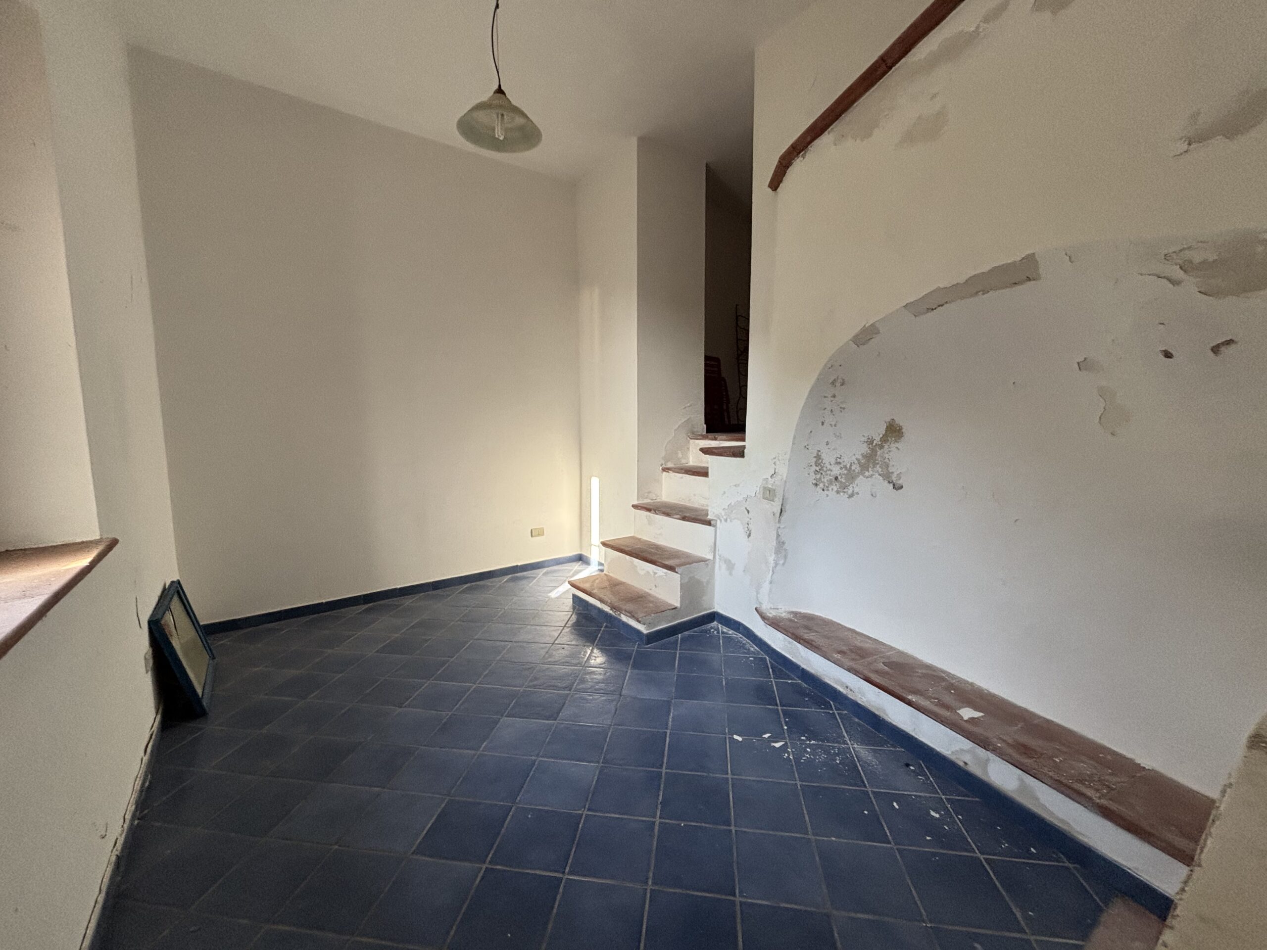 Tortora duplex flat - Medieval Centre, Tyrrhenian Sea view, Investment.