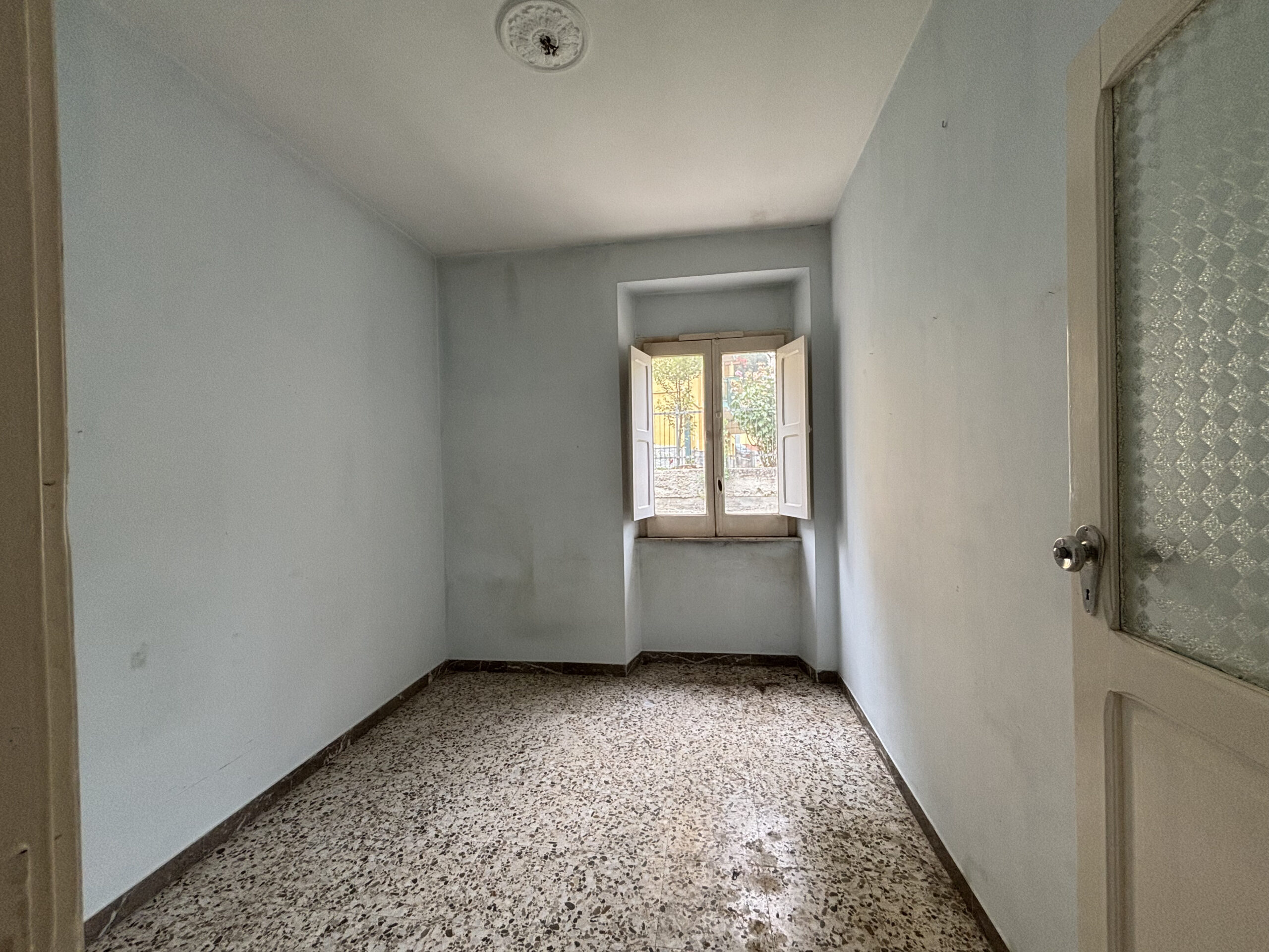 Investment Apartment Lagonegro - Historic Centre, 3 Rooms, Garage, B&B Basilicata potential.