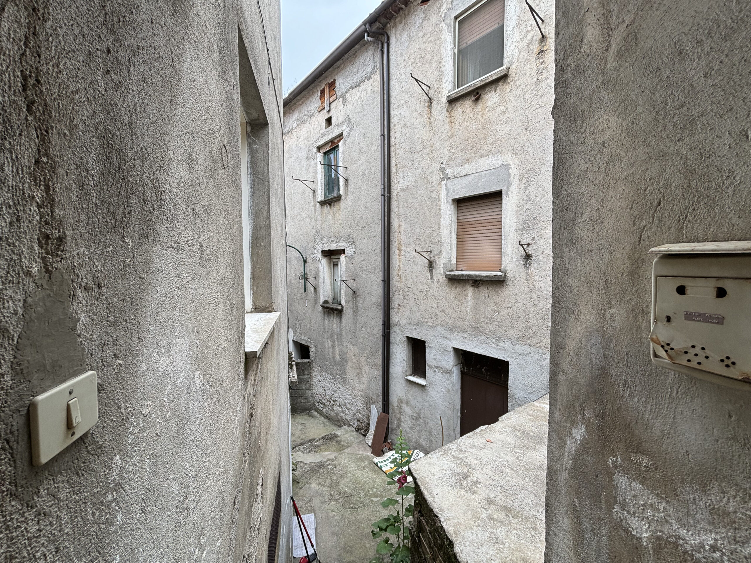 Investment Apartment Lagonegro - Historic Centre, 3 Rooms, Garage, B&B Basilicata potential.