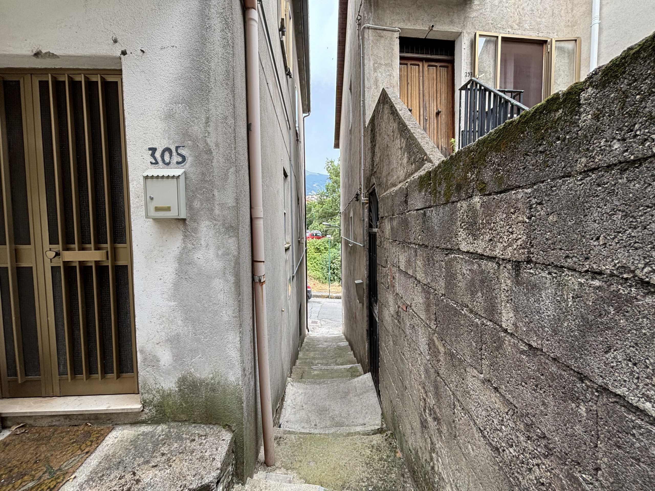 Investment Apartment Lagonegro - Historic Centre, 3 Rooms, Garage, B&B Basilicata potential.