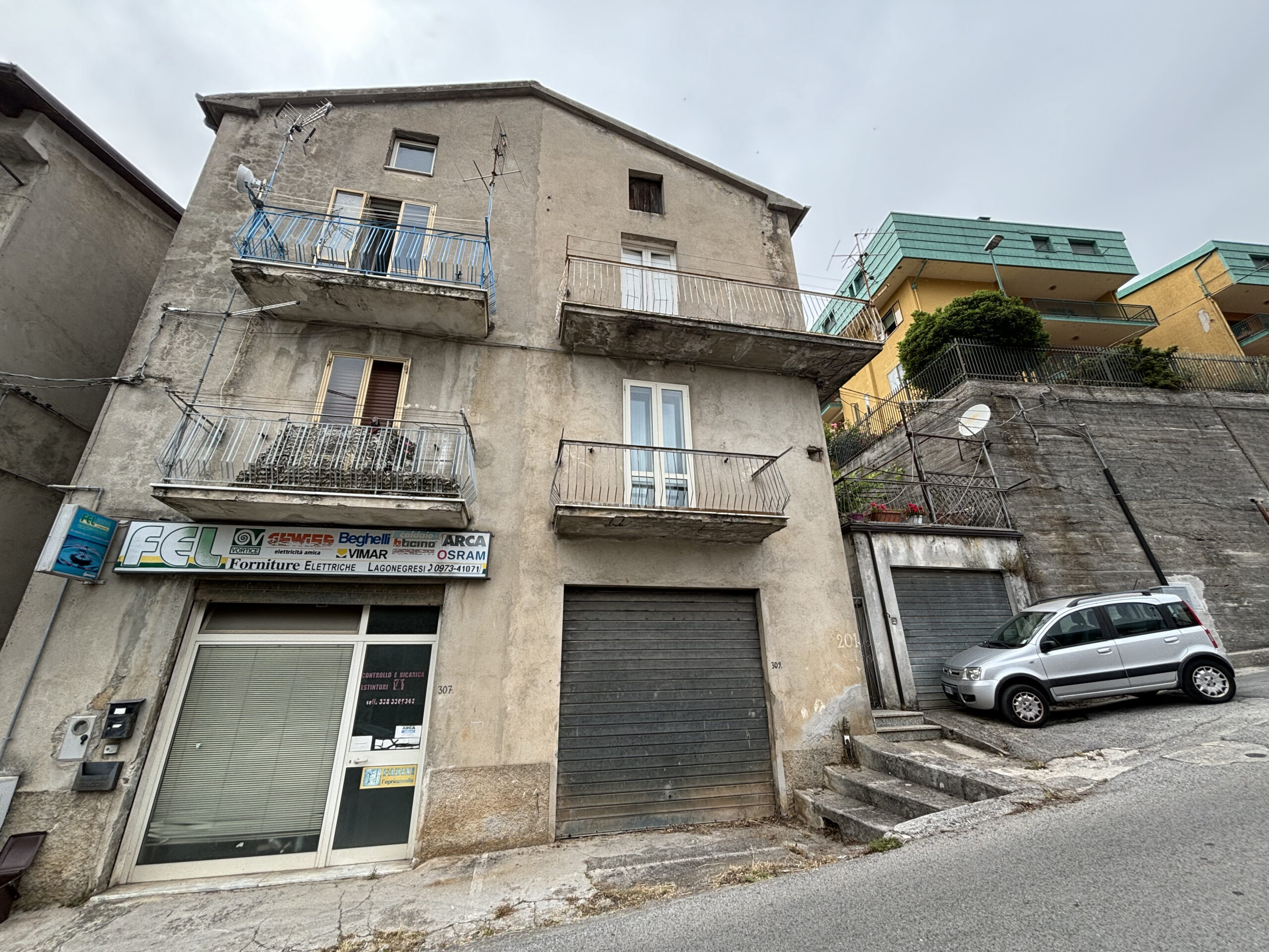 Investment Apartment Lagonegro - Historic Centre, 3 Rooms, Garage, B&B Basilicata potential.