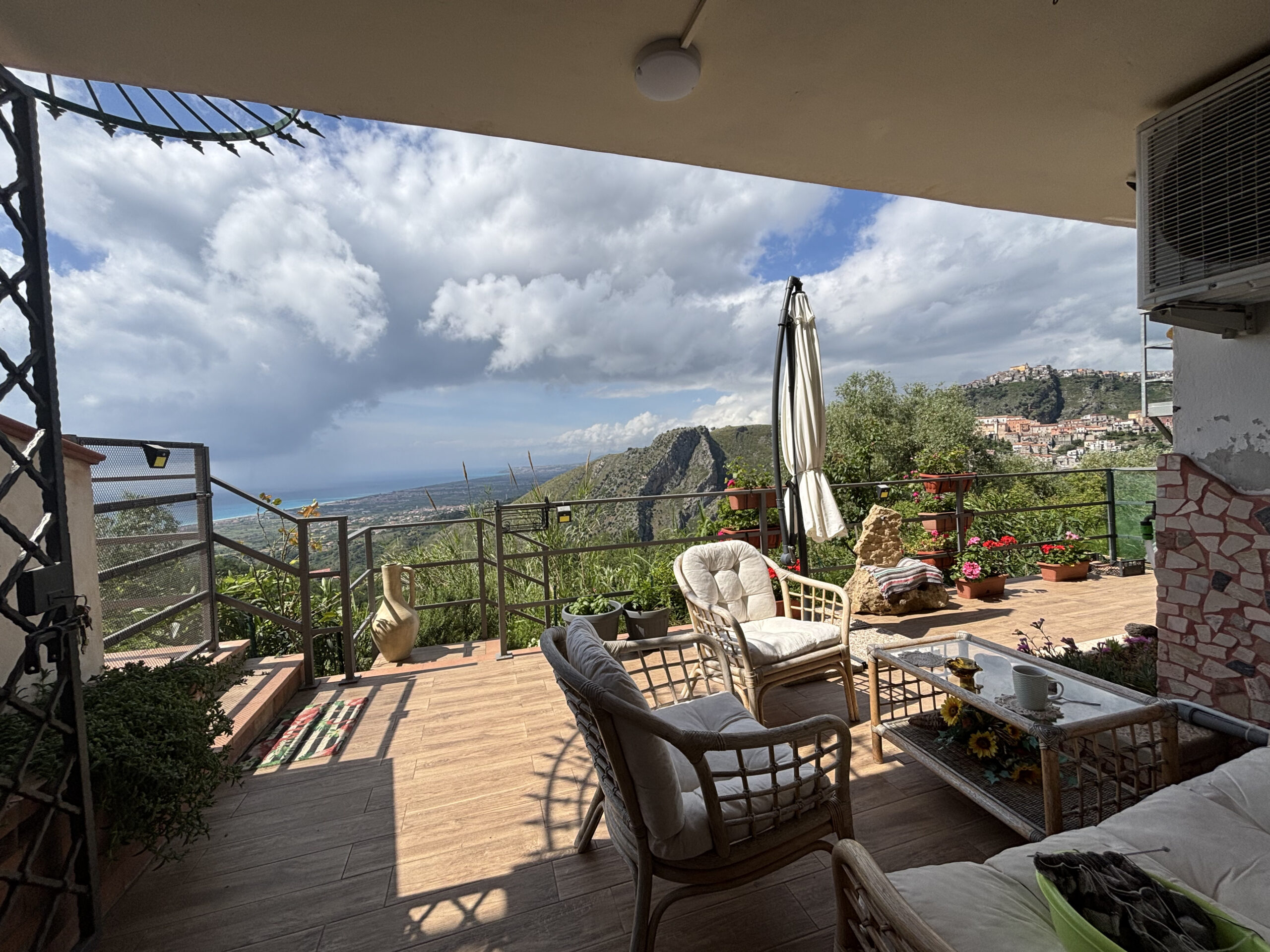 Apartment Maierà 7km from the Sea - Two Independent Apartments, View of the Cedar Riviera, Two Kitchens.