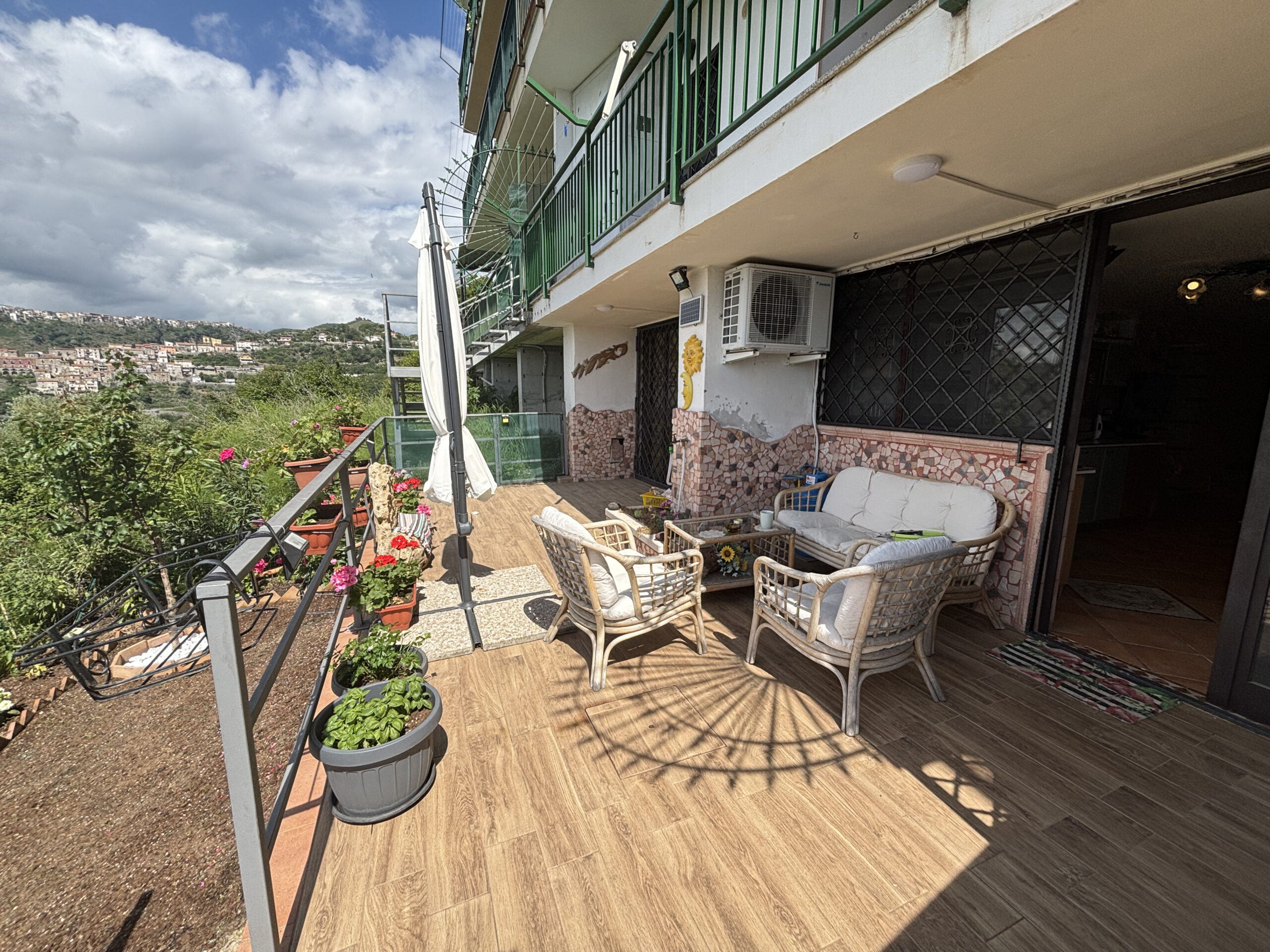 Apartment Maierà 7km from the Sea - Two Independent Apartments, View of the Cedar Riviera, Two Kitchens.