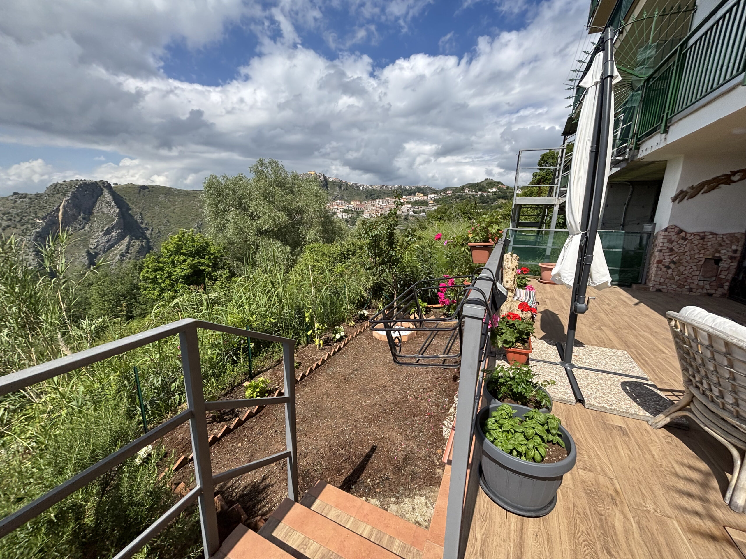 Apartment Maierà 7km from the Sea - Two Independent Apartments, View of the Cedar Riviera, Two Kitchens.