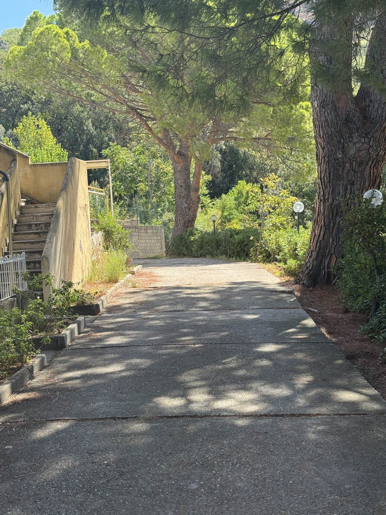 Home in San Lucido - sea view, surrounded by greenery, close to big cities.