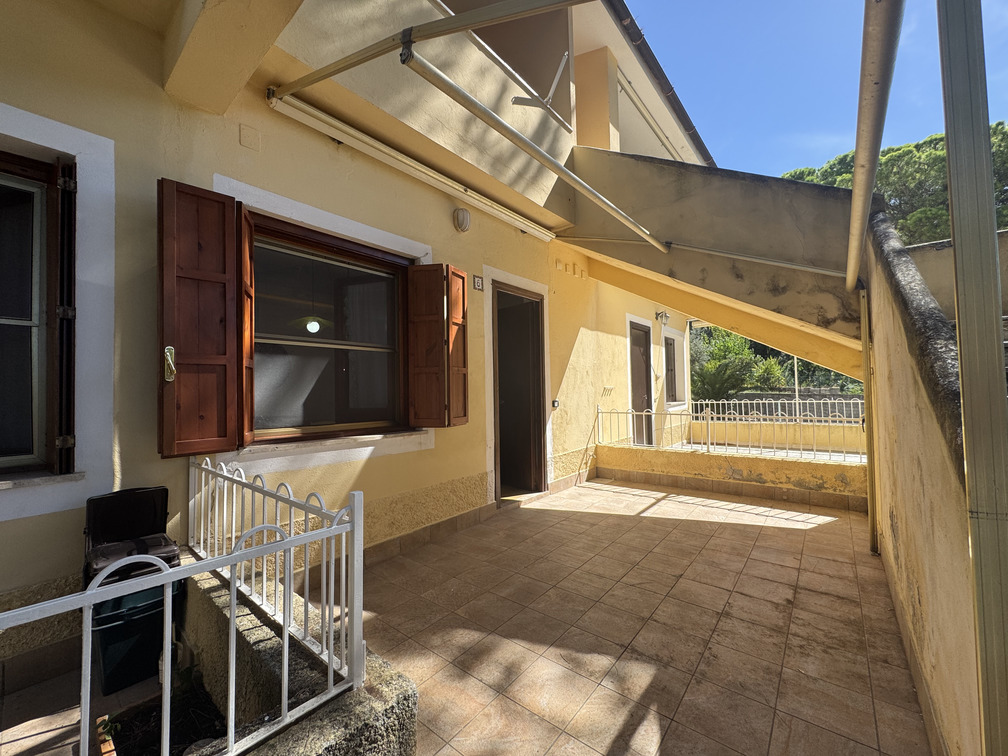 Home in San Lucido - sea view, surrounded by greenery, close to big cities.