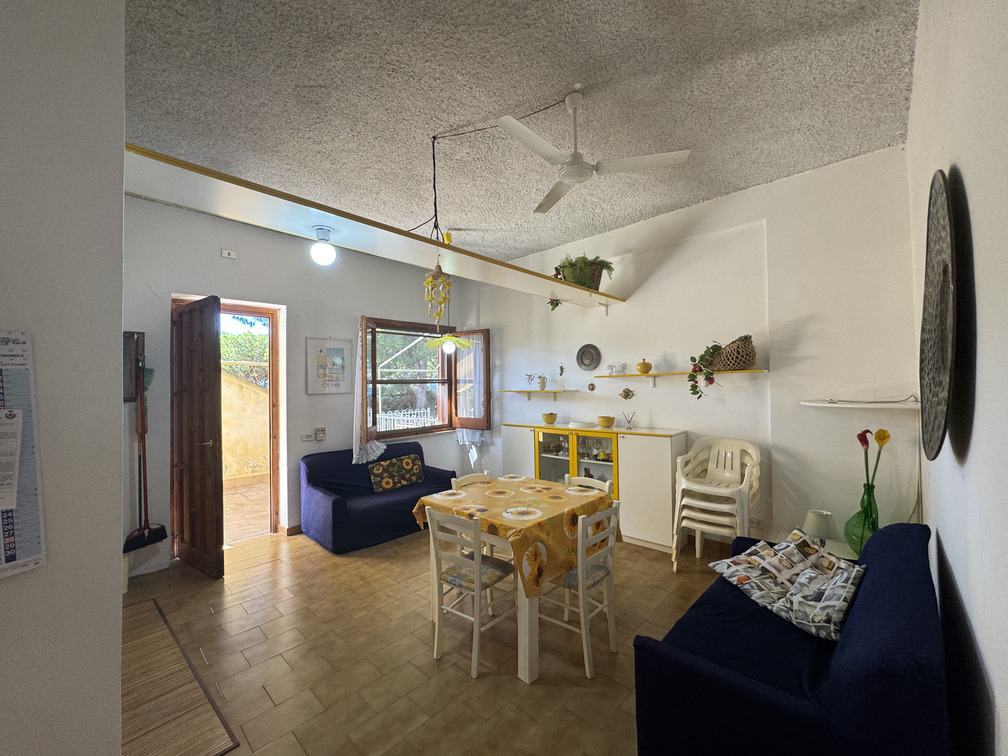 Home in San Lucido - sea view, surrounded by greenery, close to big cities.