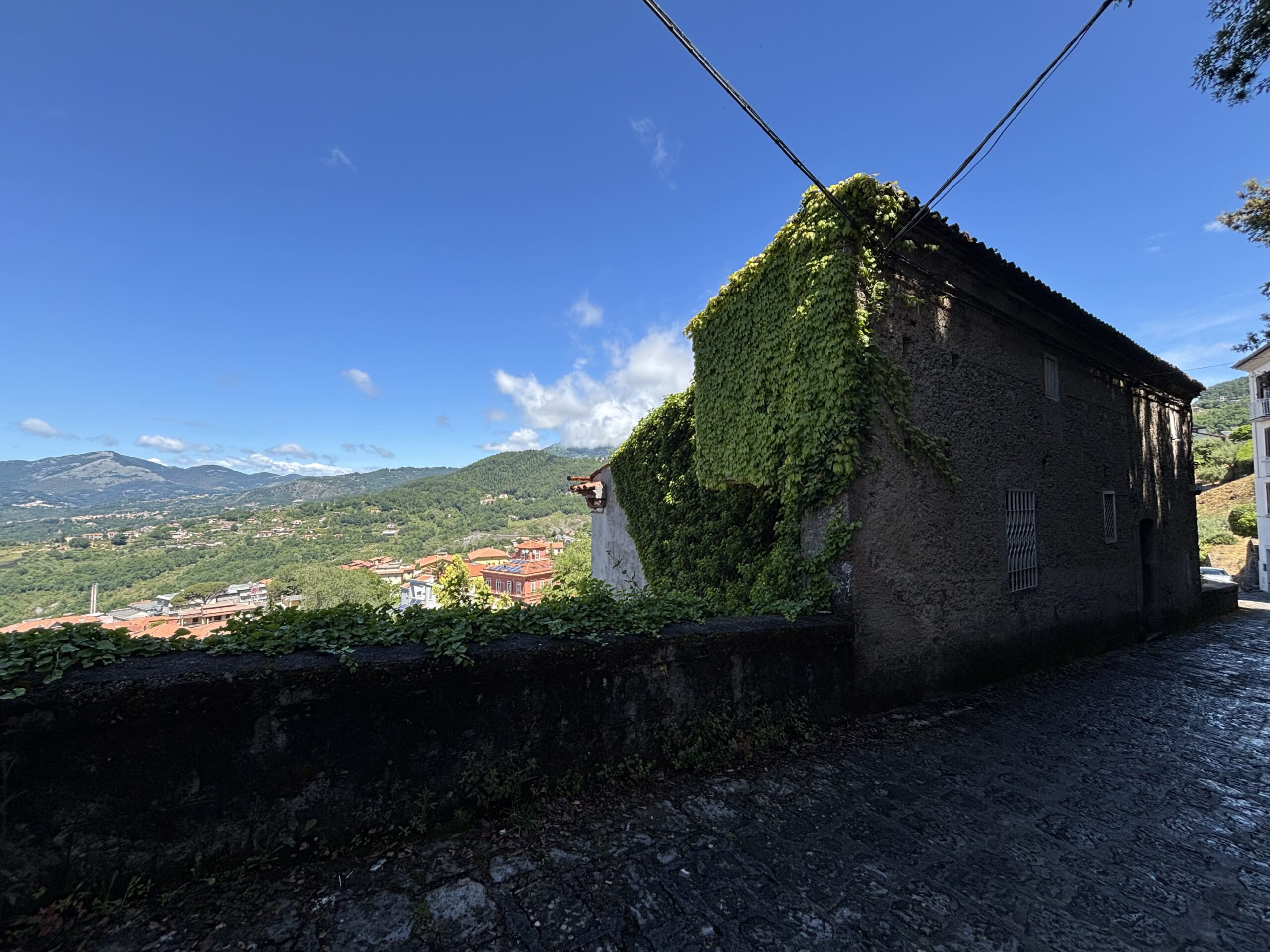 Home to Renovate Lauria - 80m², Garage Carved in Rock, View of Monte Arno Basilicata.