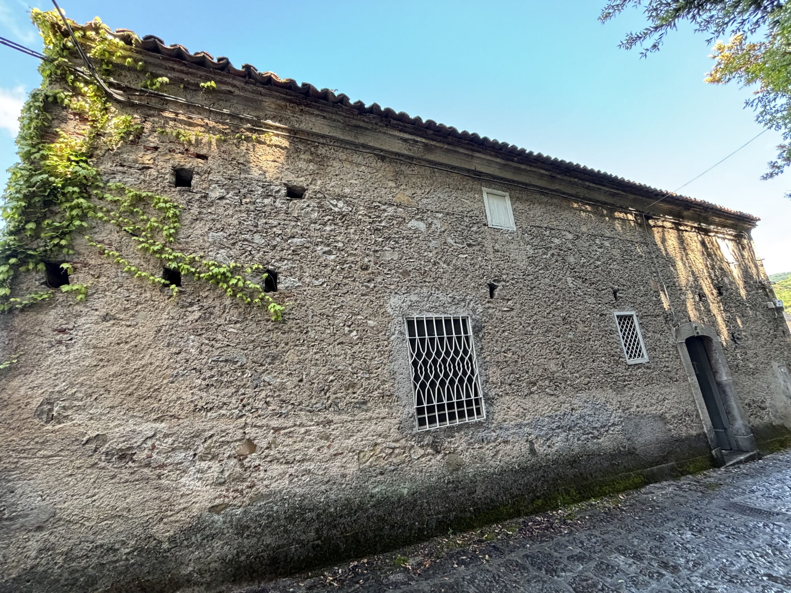 Home to Renovate Lauria - 80m², Garage Carved in Rock, View of Monte Arno Basilicata.