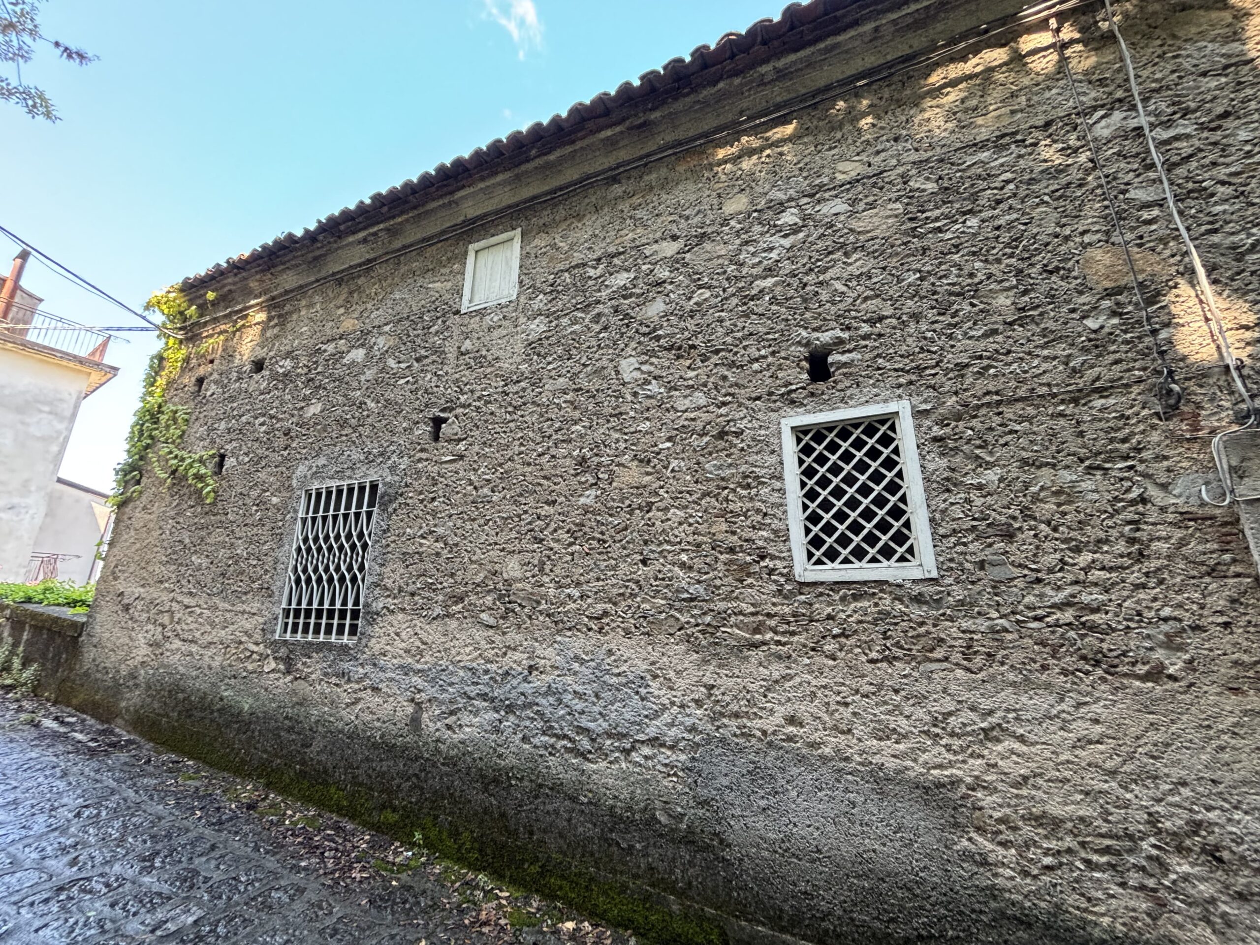 Home to Renovate Lauria - 80m², Garage Carved in Rock, View of Monte Arno Basilicata.