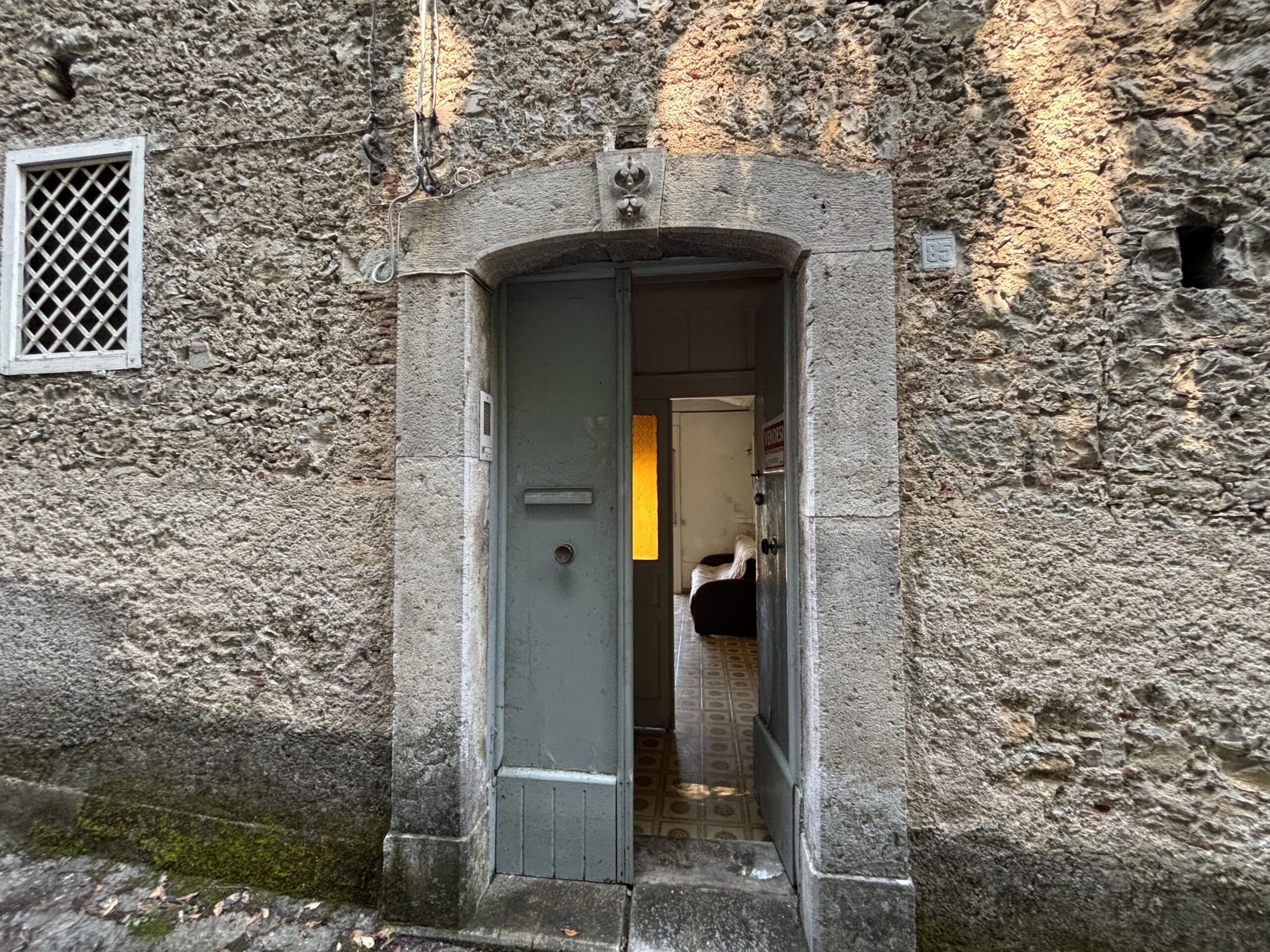 Home to Renovate Lauria - 80m², Garage Carved in Rock, View of Monte Arno Basilicata.
