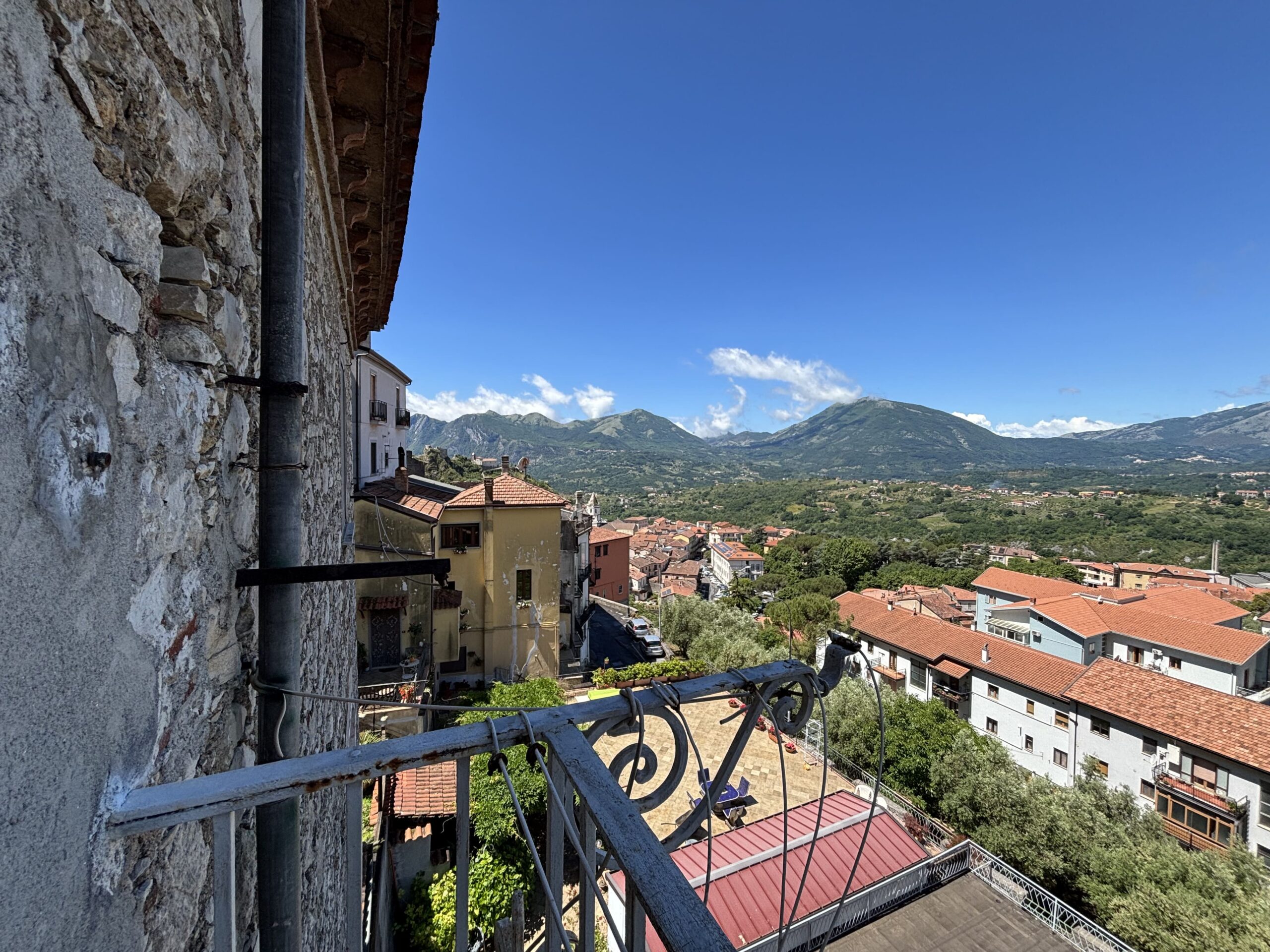 Home to Renovate Lauria - 80m², Garage Carved in Rock, View of Monte Arno Basilicata.