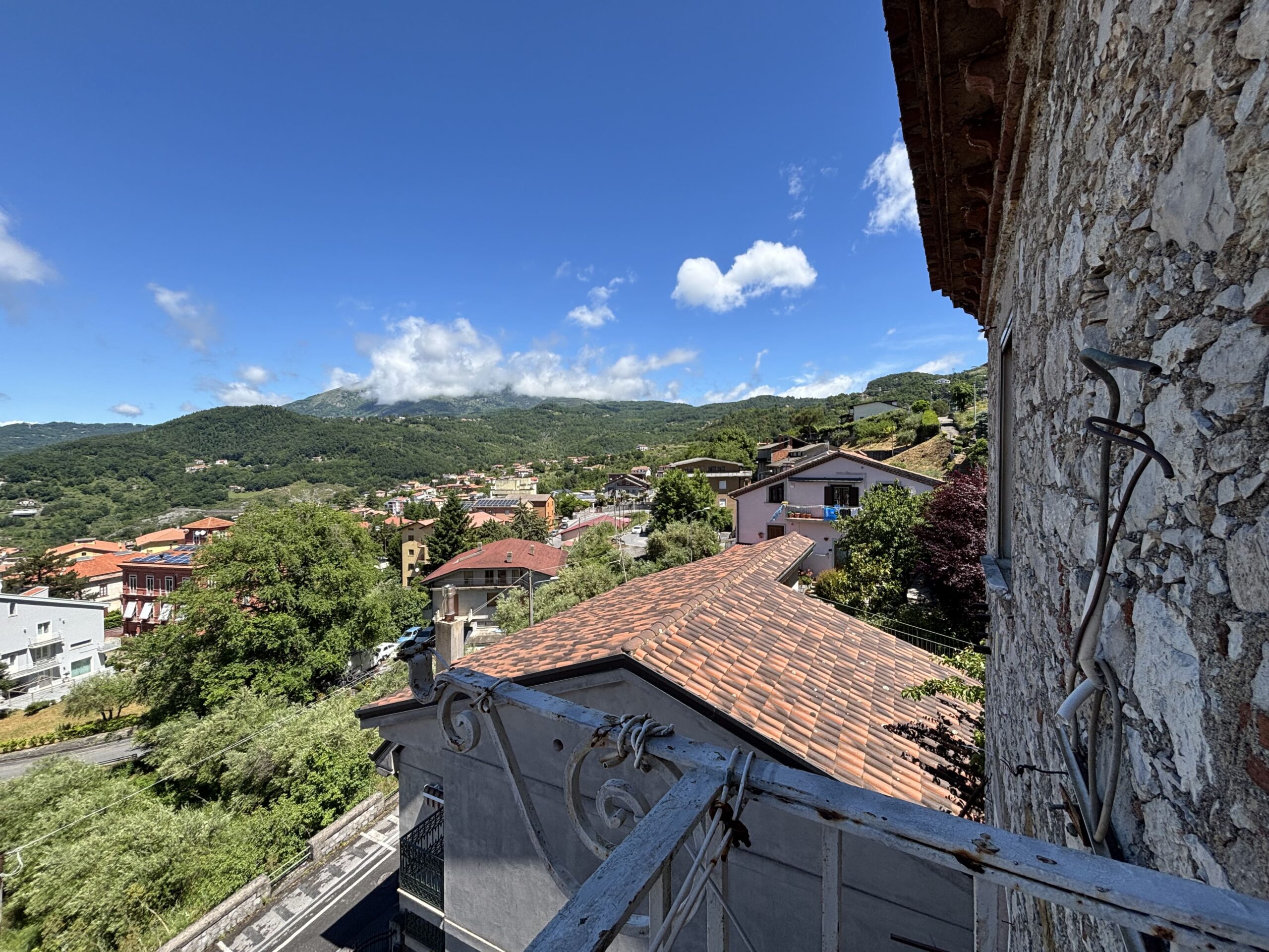 Home to Renovate Lauria - 80m², Garage Carved in Rock, View of Monte Arno Basilicata.