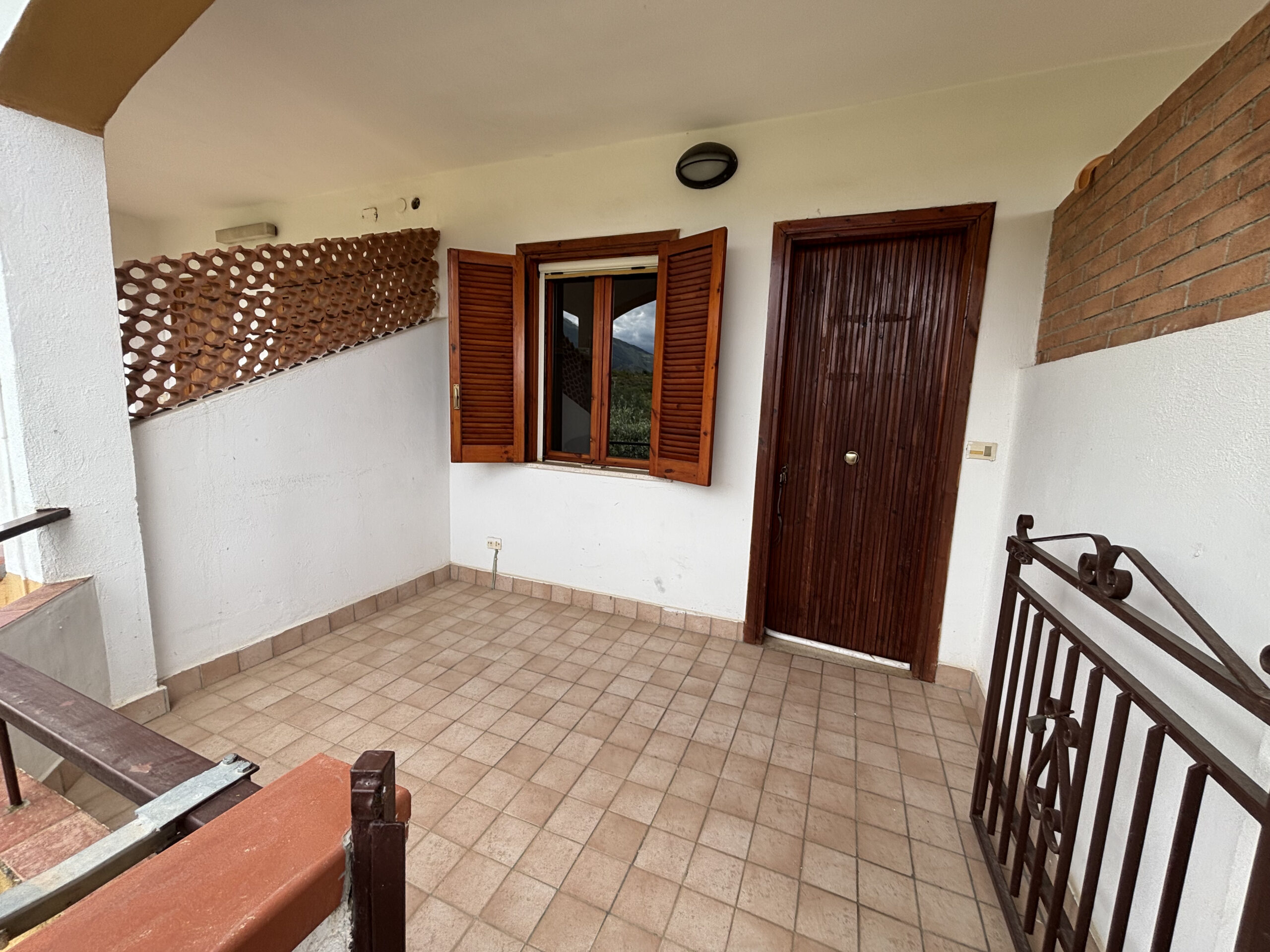 Inwestycyjny Dom Szeregowy Scalea / San Nicola Arcella – Dwa Apartamenty na Wynajem Kalabria