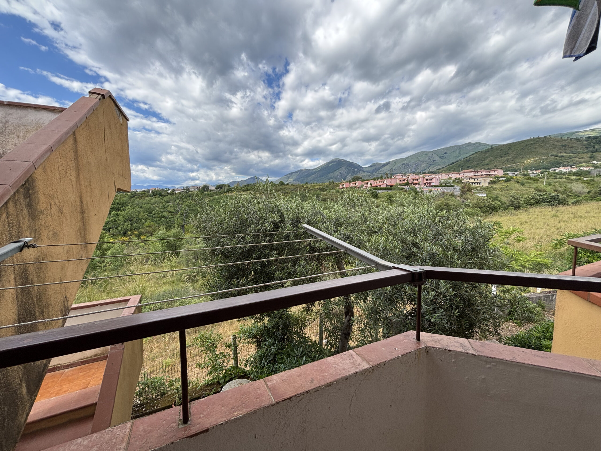 Inwestycyjny Dom Szeregowy Scalea / San Nicola Arcella – Dwa Apartamenty na Wynajem Kalabria