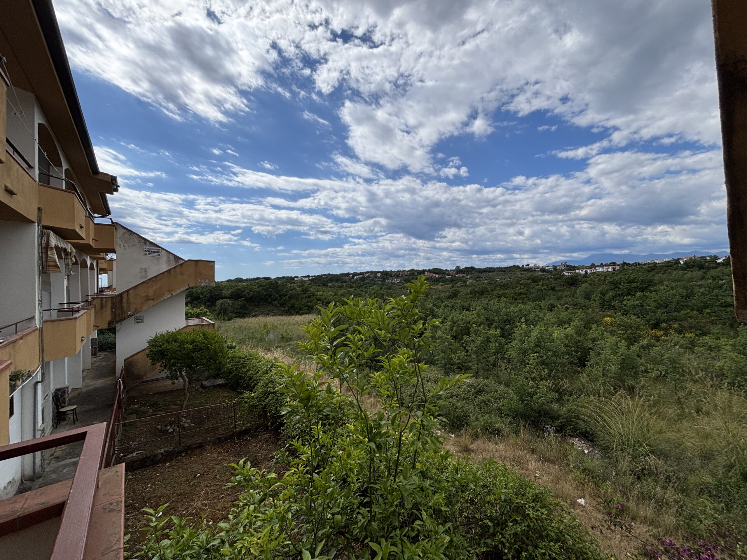 Inwestycyjny Dom Szeregowy Scalea / San Nicola Arcella – Dwa Apartamenty na Wynajem Kalabria