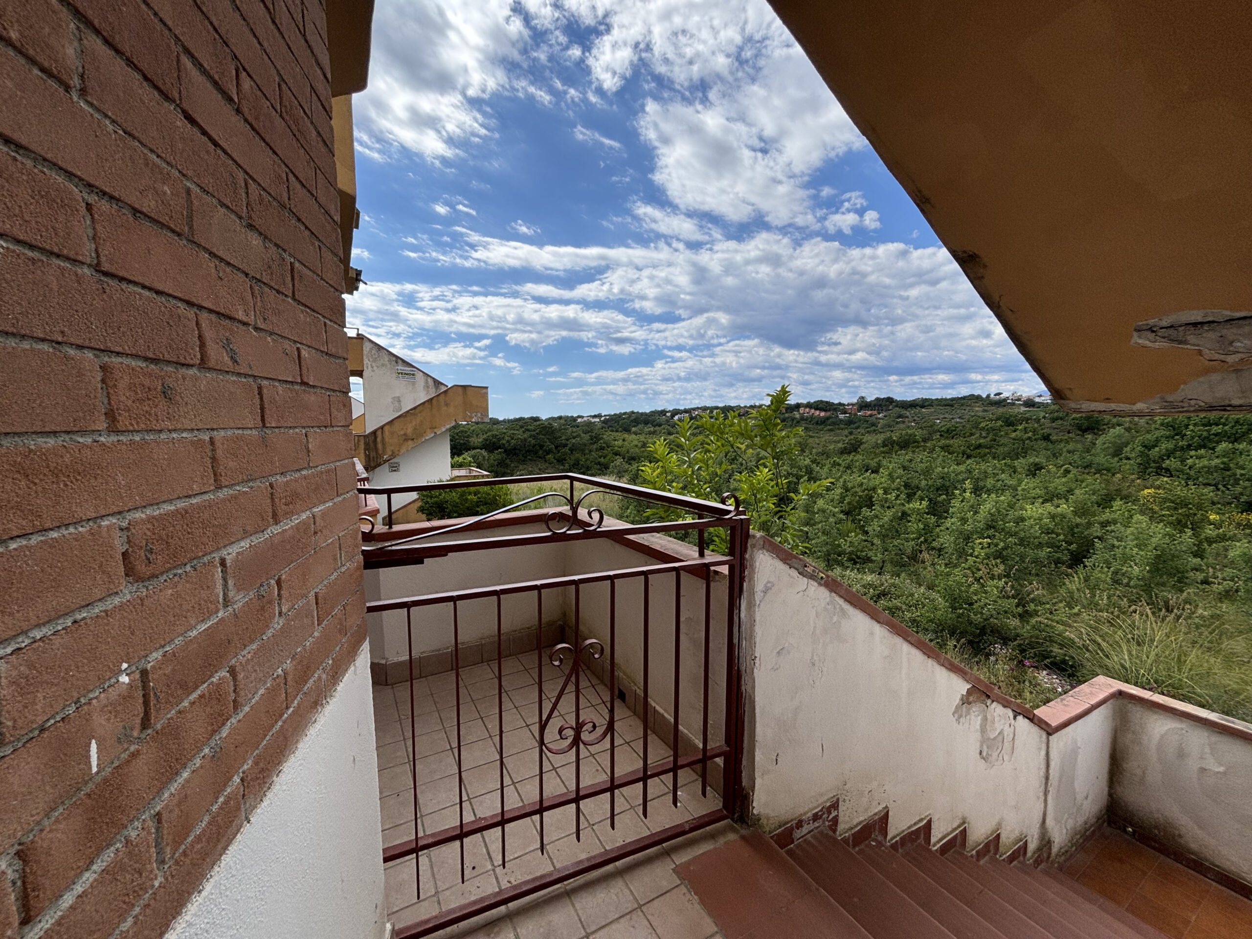 Inwestycyjny Dom Szeregowy Scalea / San Nicola Arcella – Dwa Apartamenty na Wynajem Kalabria