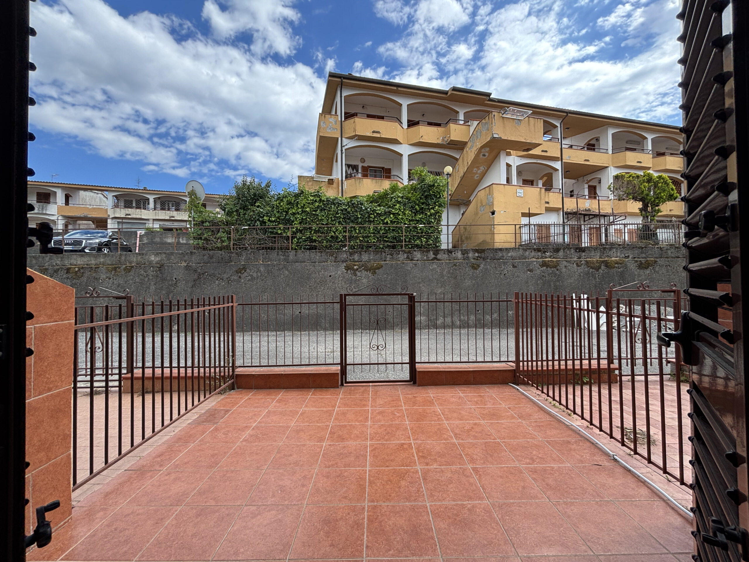 Inwestycyjny Dom Szeregowy Scalea / San Nicola Arcella – Dwa Apartamenty na Wynajem Kalabria