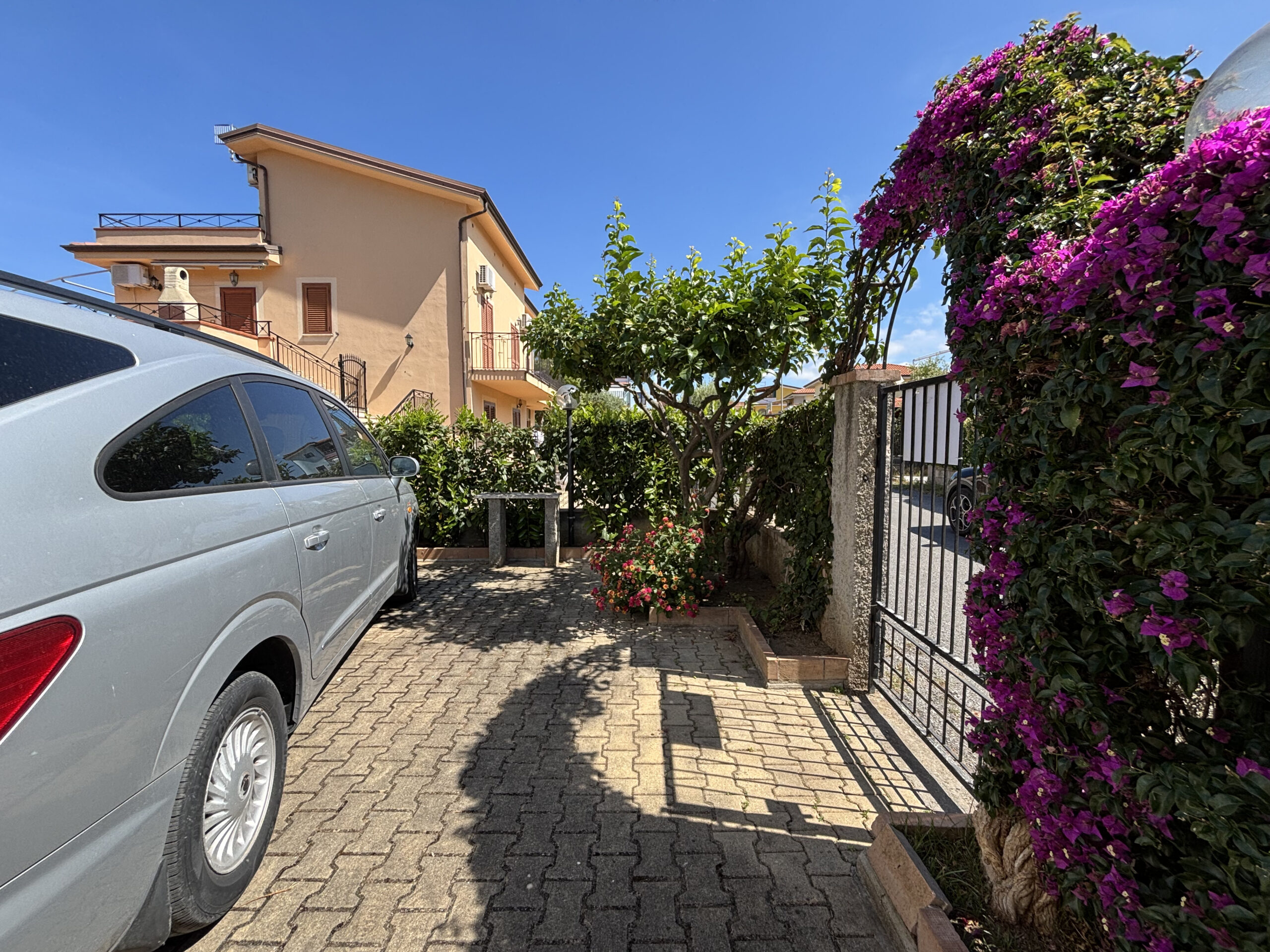 House 140m² Cirella - 100m from the Sea, Garden, 3 Bedrooms and View of the Ruins of Antica Cirella.