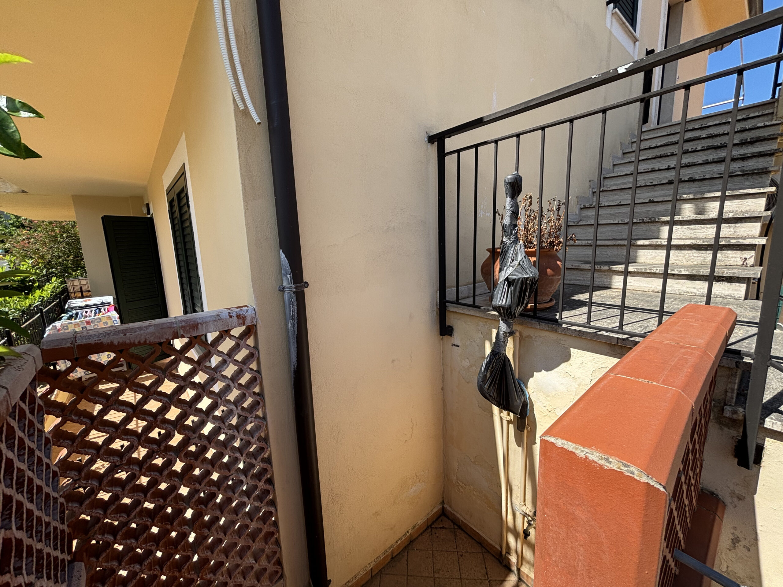 House 140m² Cirella - 100m from the Sea, Garden, 3 Bedrooms and View of the Ruins of Antica Cirella.