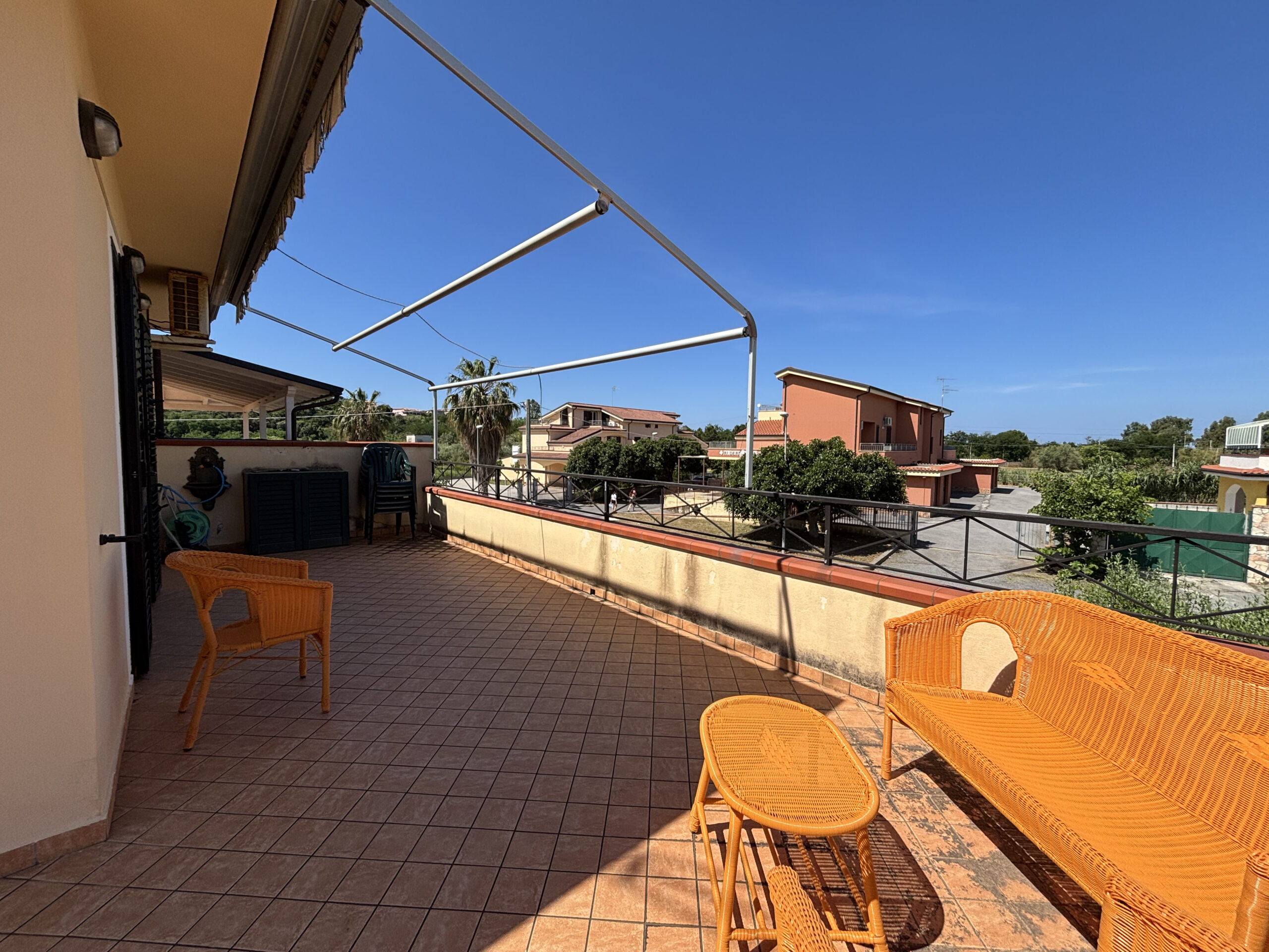 House 140m² Cirella - 100m from the Sea, Garden, 3 Bedrooms and View of the Ruins of Antica Cirella.