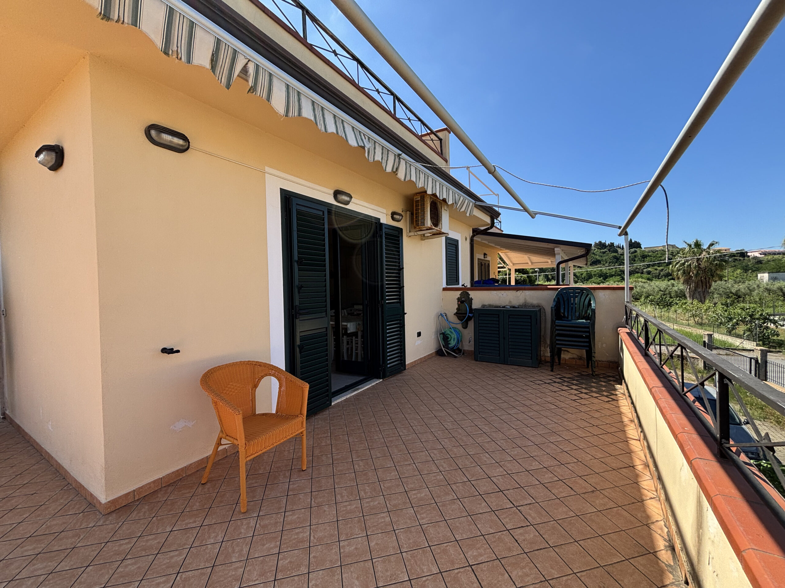 House 140m² Cirella - 100m from the Sea, Garden, 3 Bedrooms and View of the Ruins of Antica Cirella.