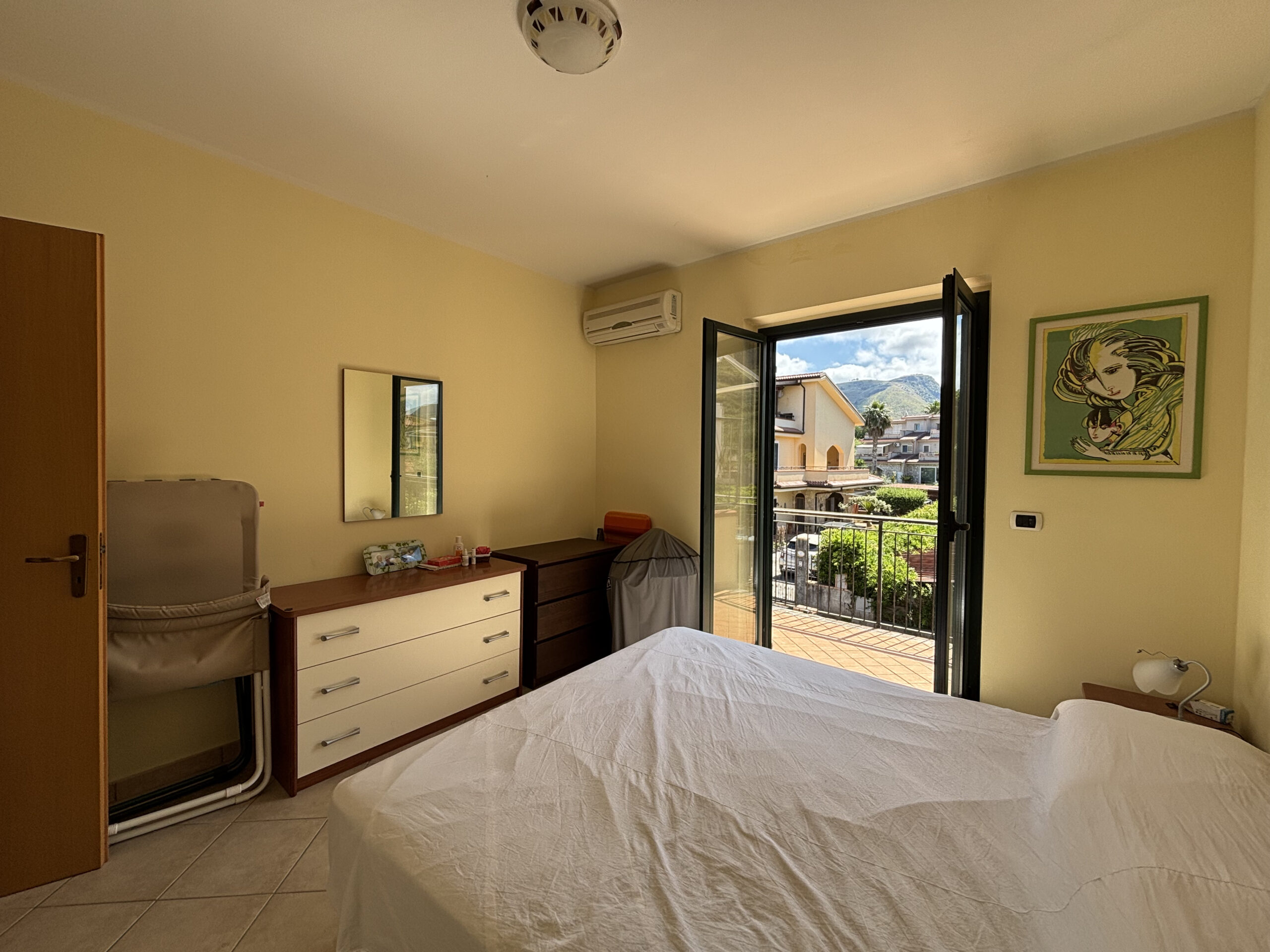 House 140m² Cirella - 100m from the Sea, Garden, 3 Bedrooms and View of the Ruins of Antica Cirella.