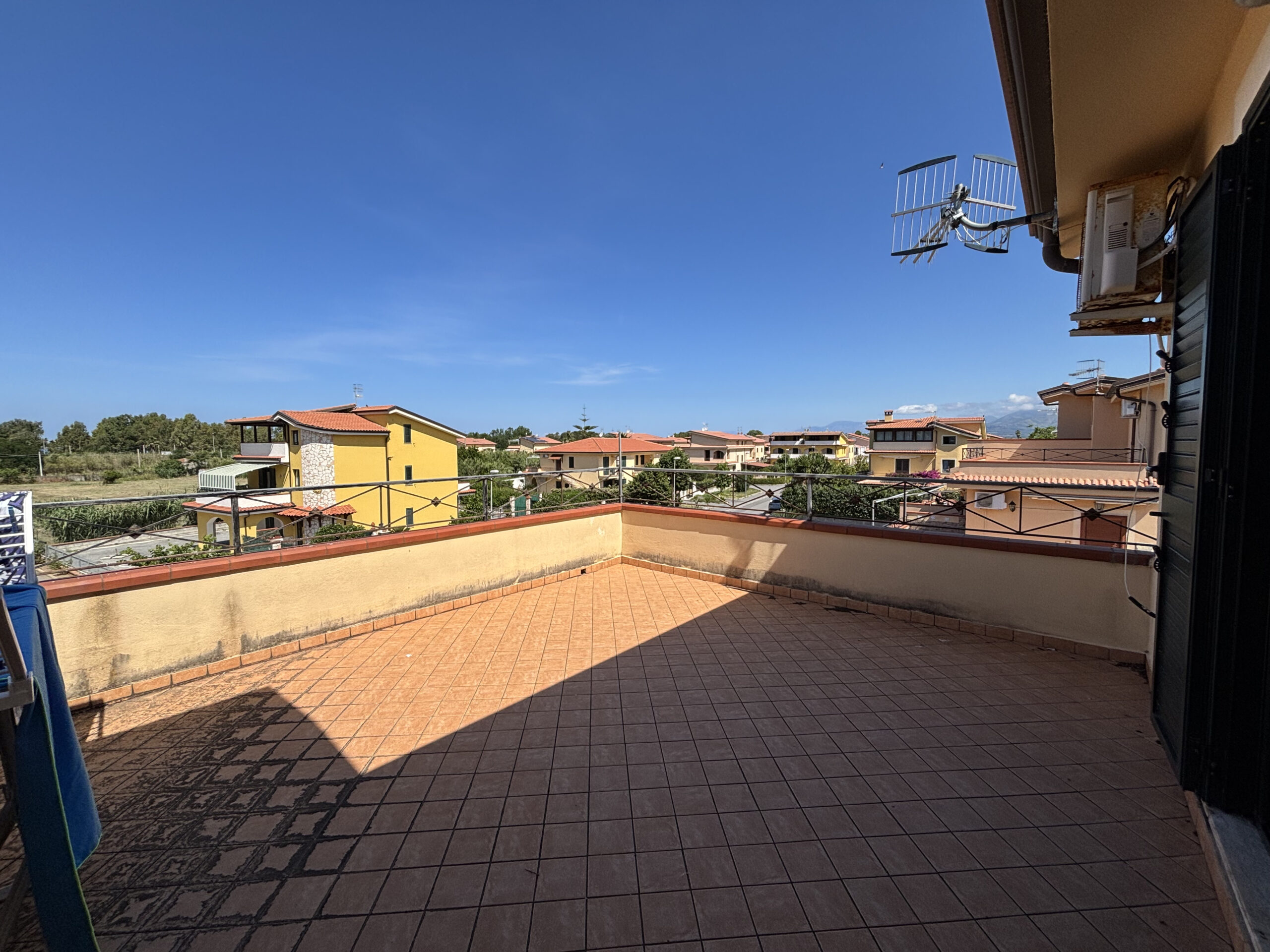 House 140m² Cirella - 100m from the Sea, Garden, 3 Bedrooms and View of the Ruins of Antica Cirella.