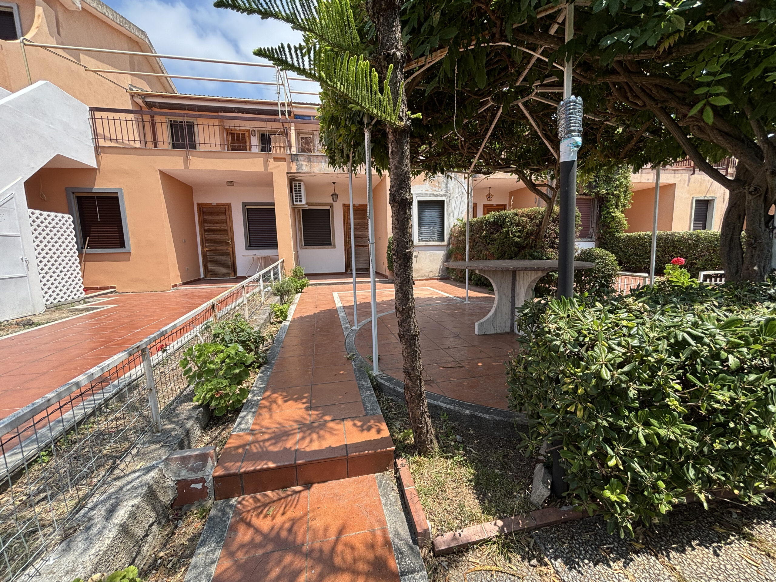 Segmented Villa 120m² - Terme Luigiane, Close to the Sea, Panoramic Terrace and Two Gardens.
