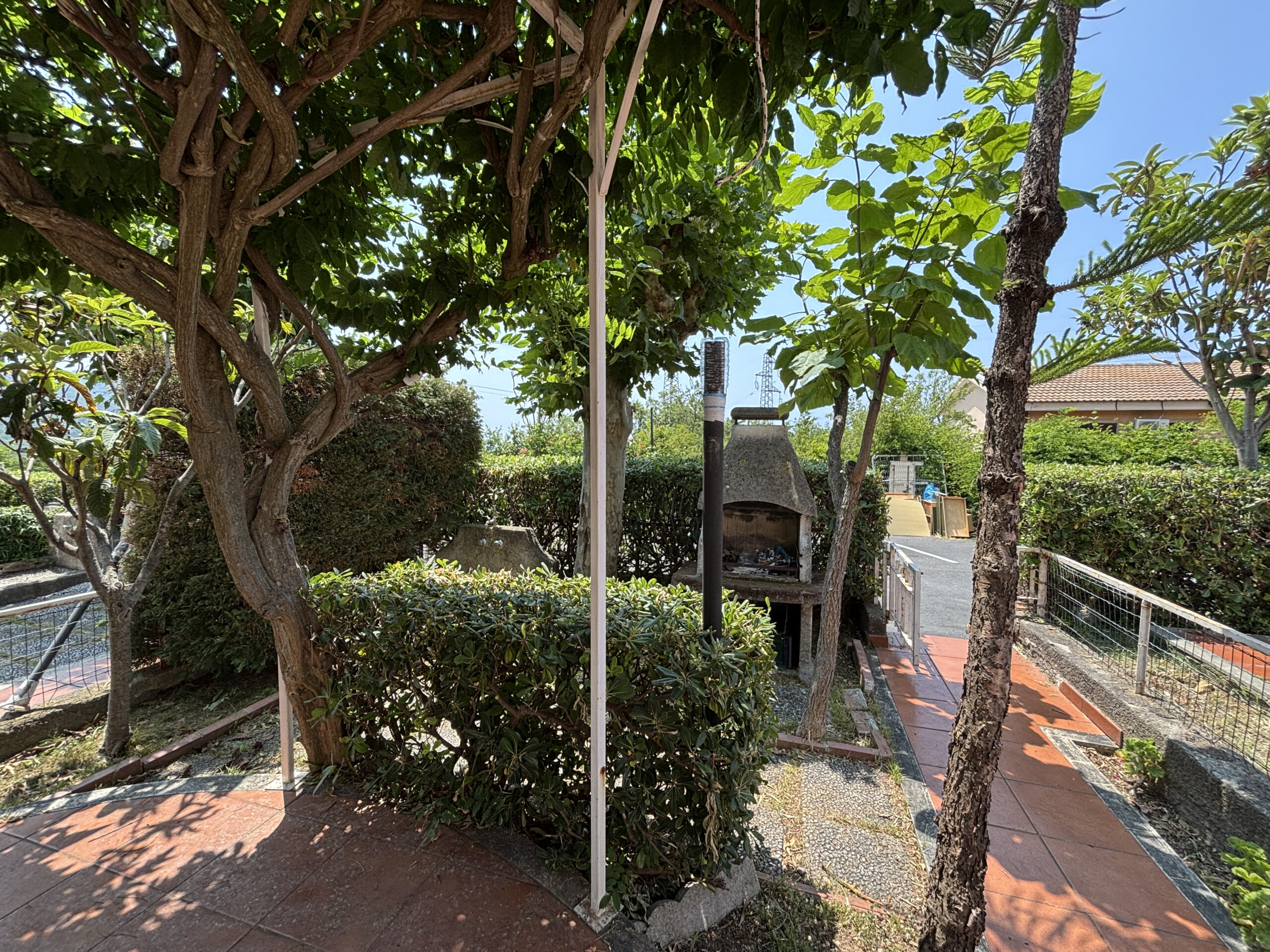 Segmented Villa 120m² - Terme Luigiane, Close to the Sea, Panoramic Terrace and Two Gardens.