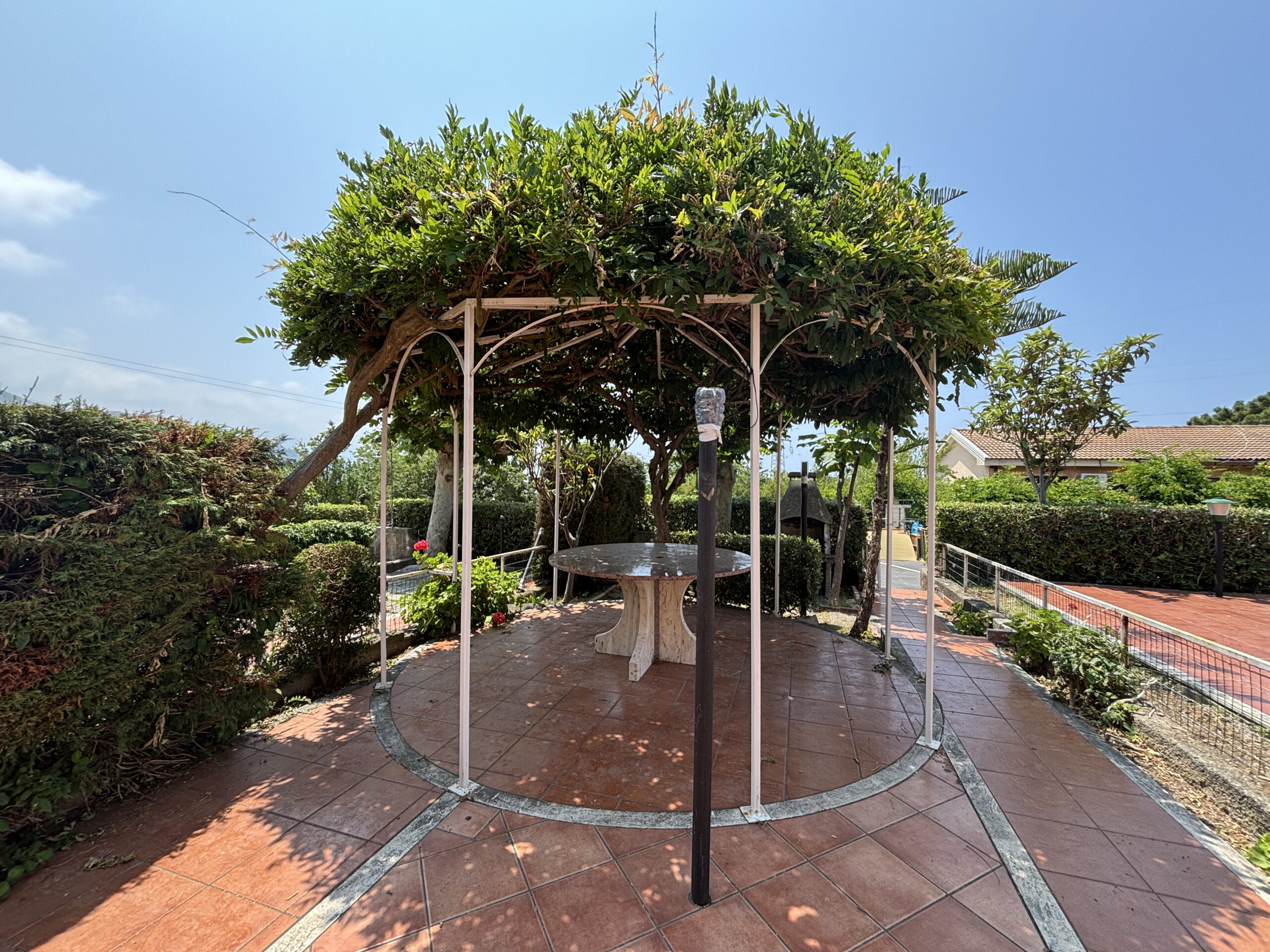 Segmented Villa 120m² - Terme Luigiane, Close to the Sea, Panoramic Terrace and Two Gardens.