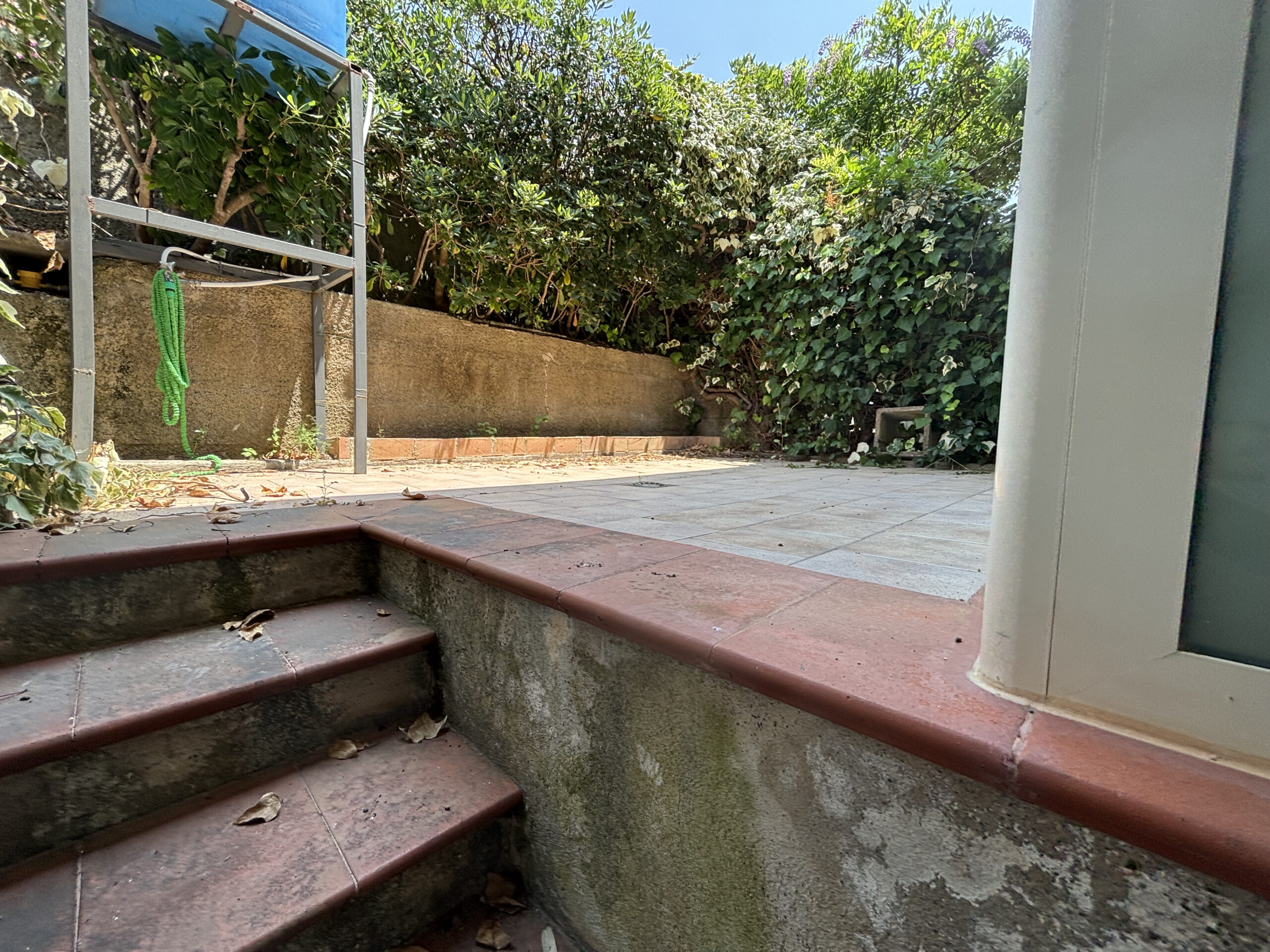 Segmented Villa 120m² - Terme Luigiane, Close to the Sea, Panoramic Terrace and Two Gardens.